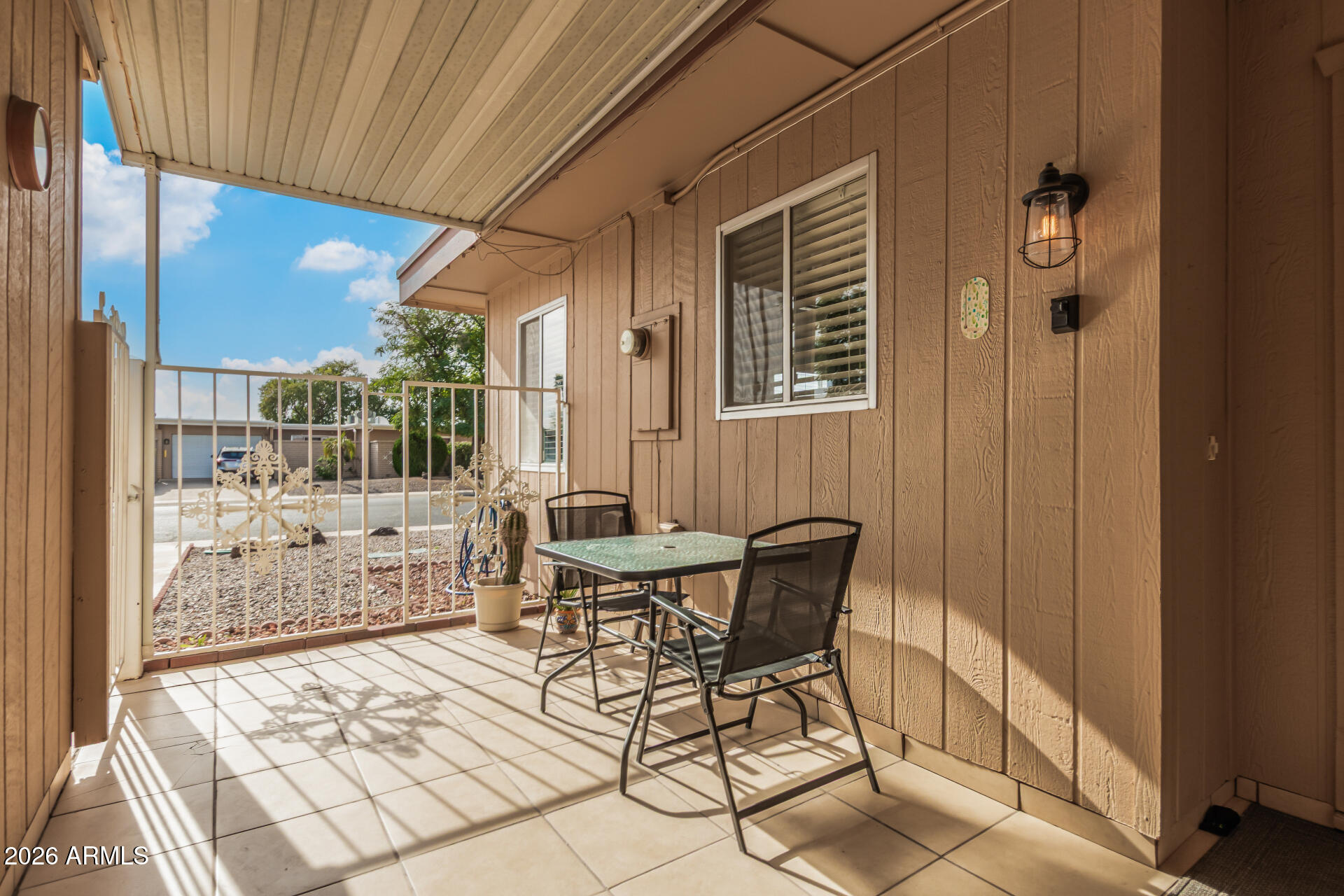 9806 W LANCASTER Drive