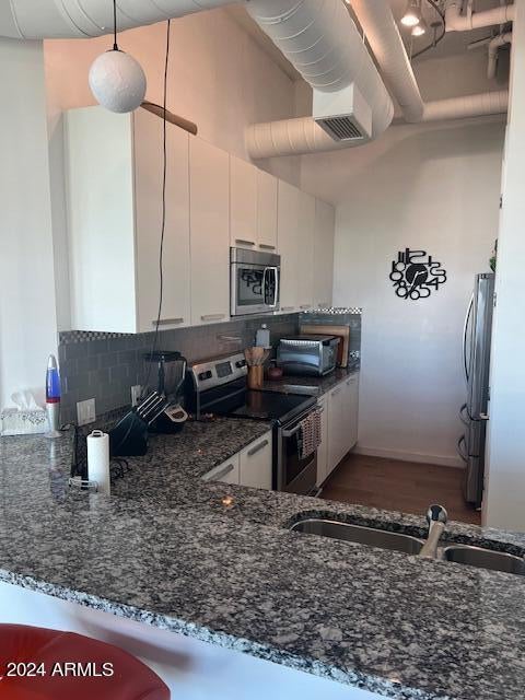1 E LEXINGTON Avenue 609