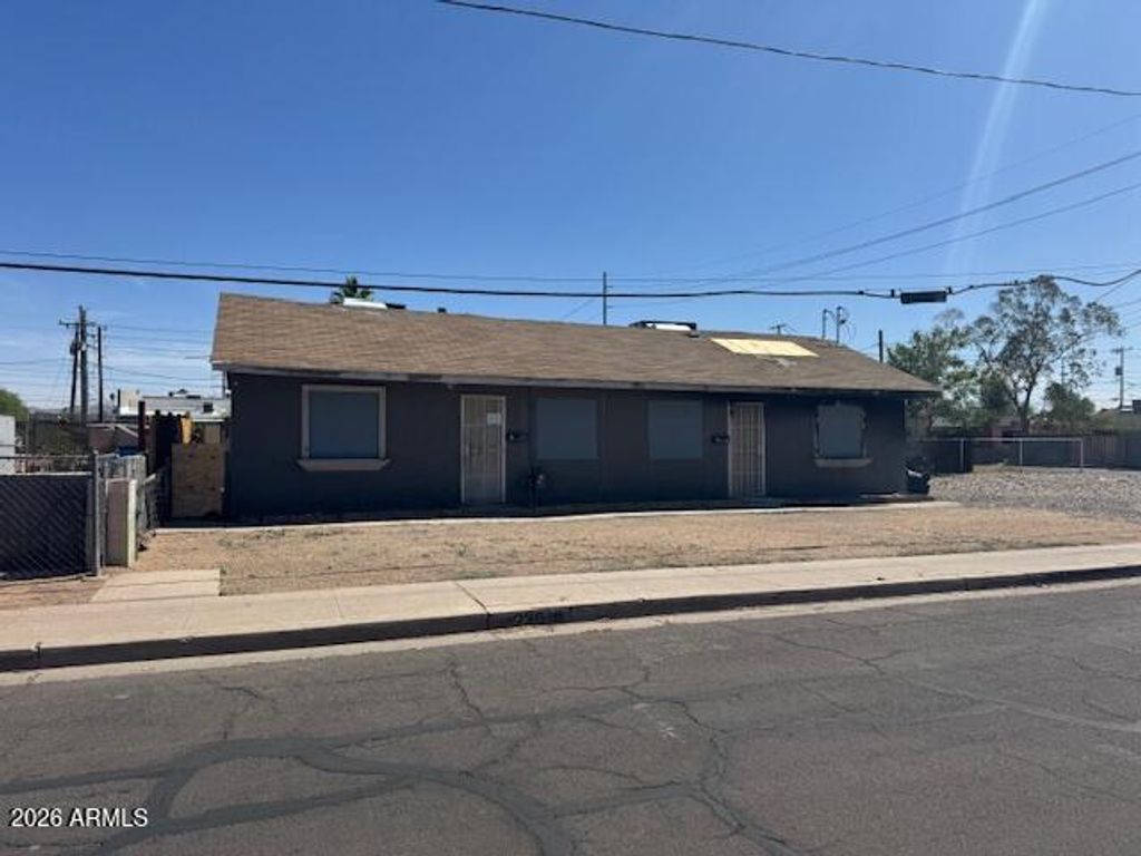 Photo of 2301 E Taylor Street, Phoenix, AZ 85006 (MLS # 6973822)