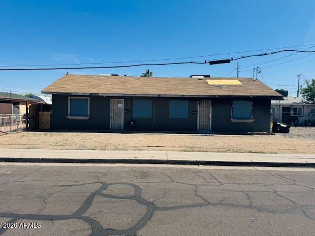 Photo of 2301 E Taylor Street, Phoenix, AZ 85006 (MLS # 6973822)