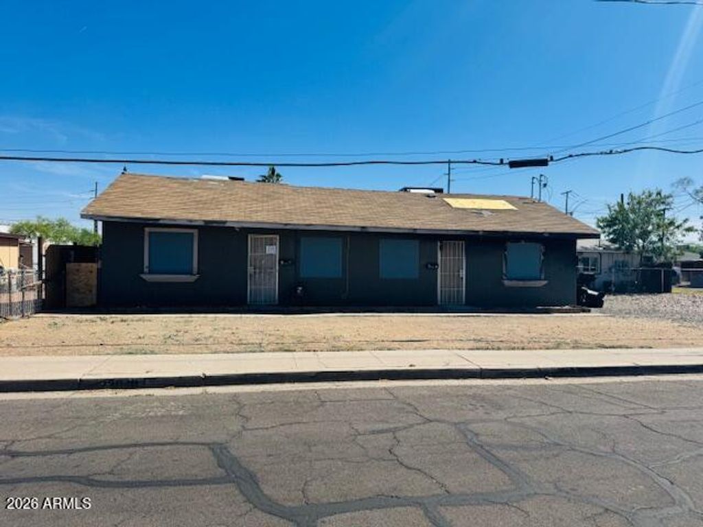 Photo of 2301 E Taylor Street, Phoenix, AZ 85006 (MLS # 6973822)