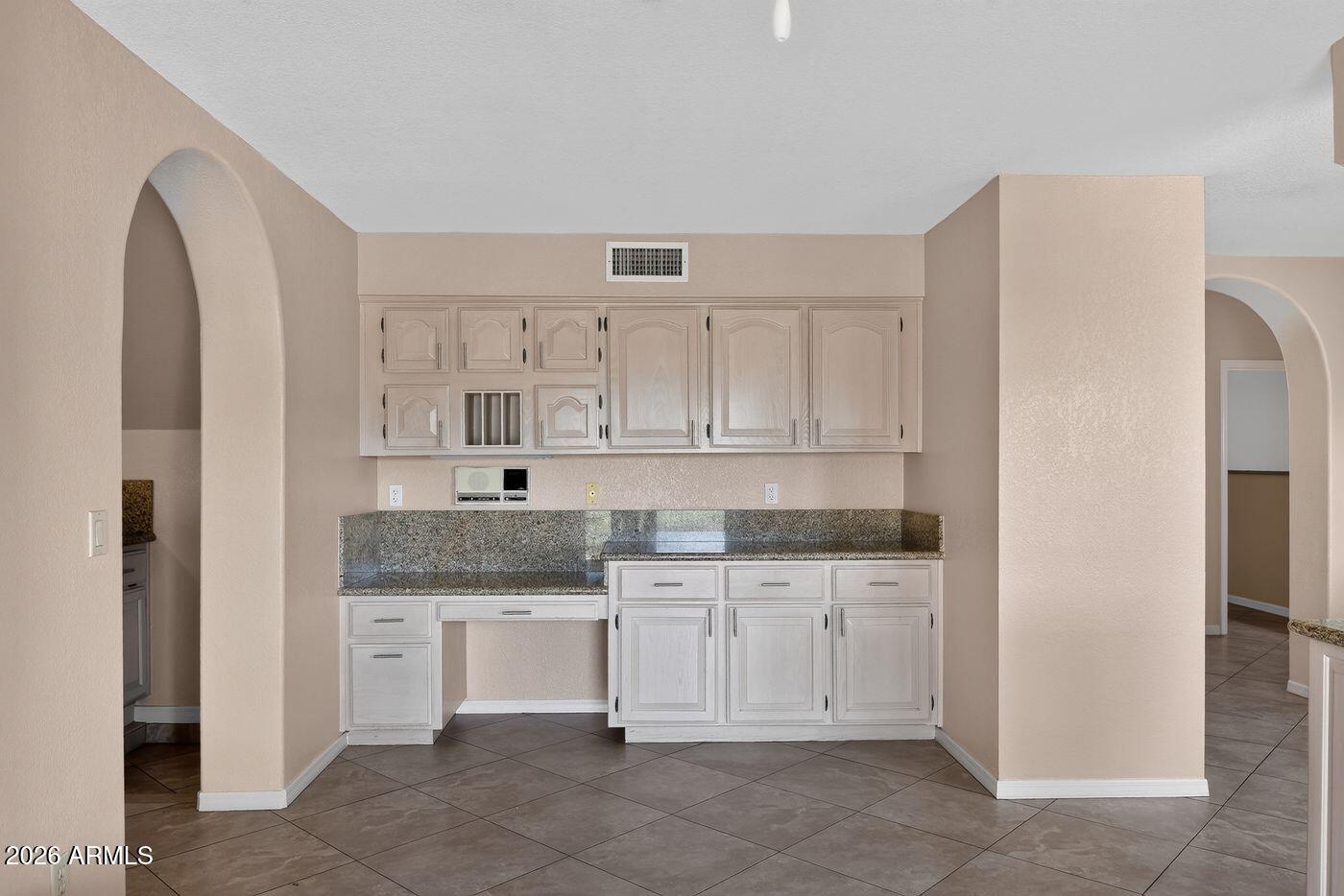 6091 W ROSE GARDEN Lane