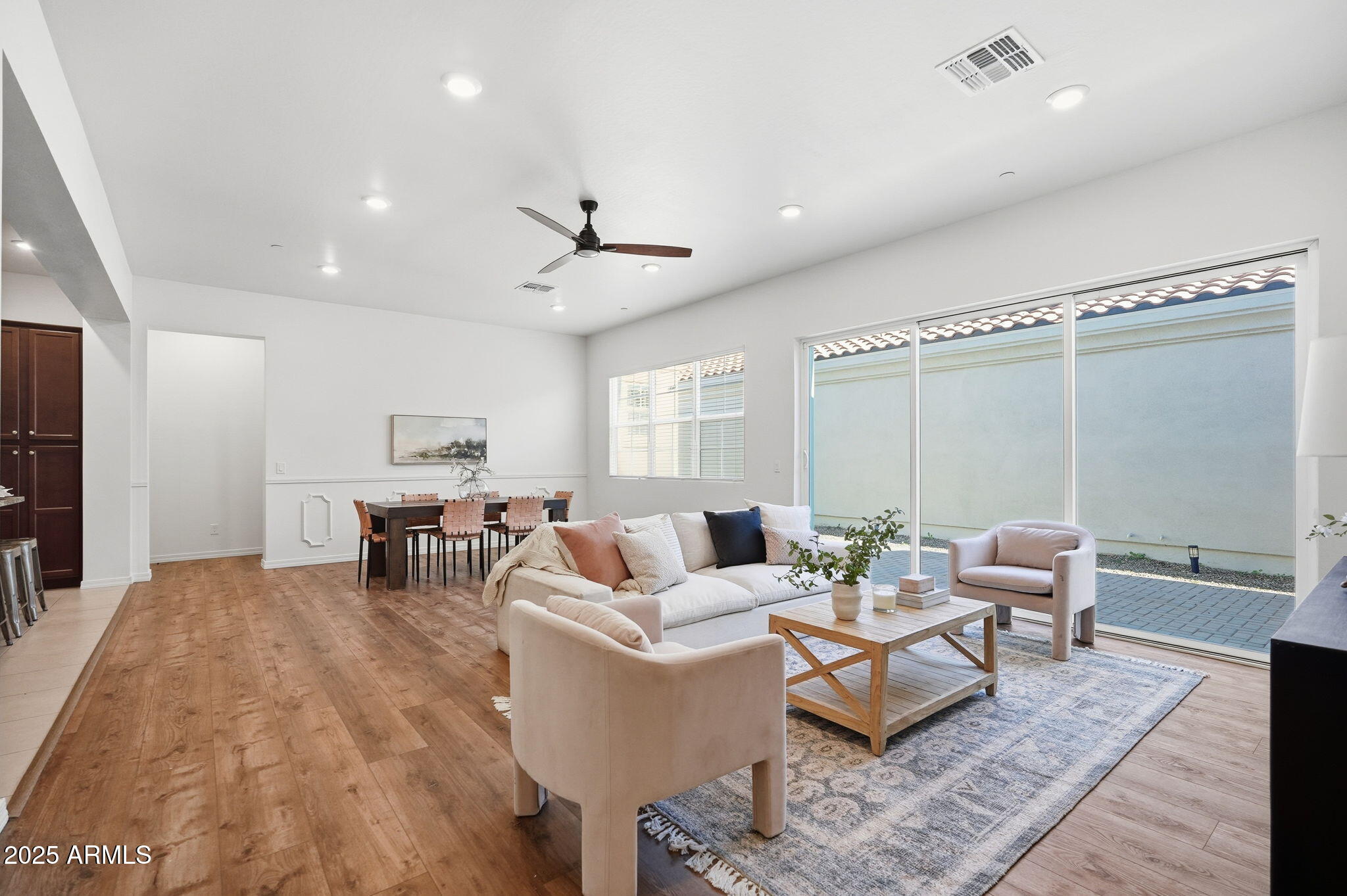 4044 E DAWSON Drive E