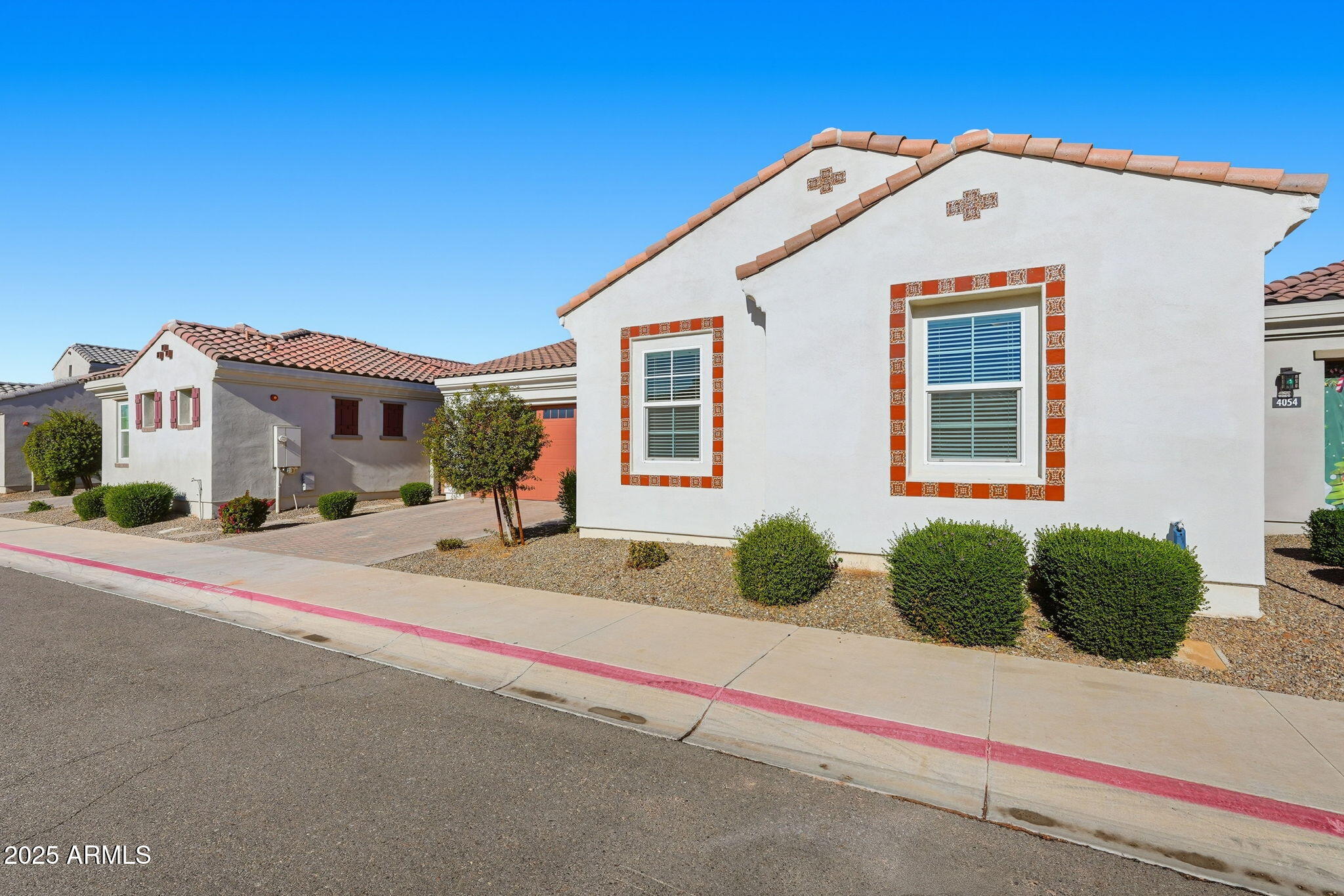 4044 E DAWSON Drive E