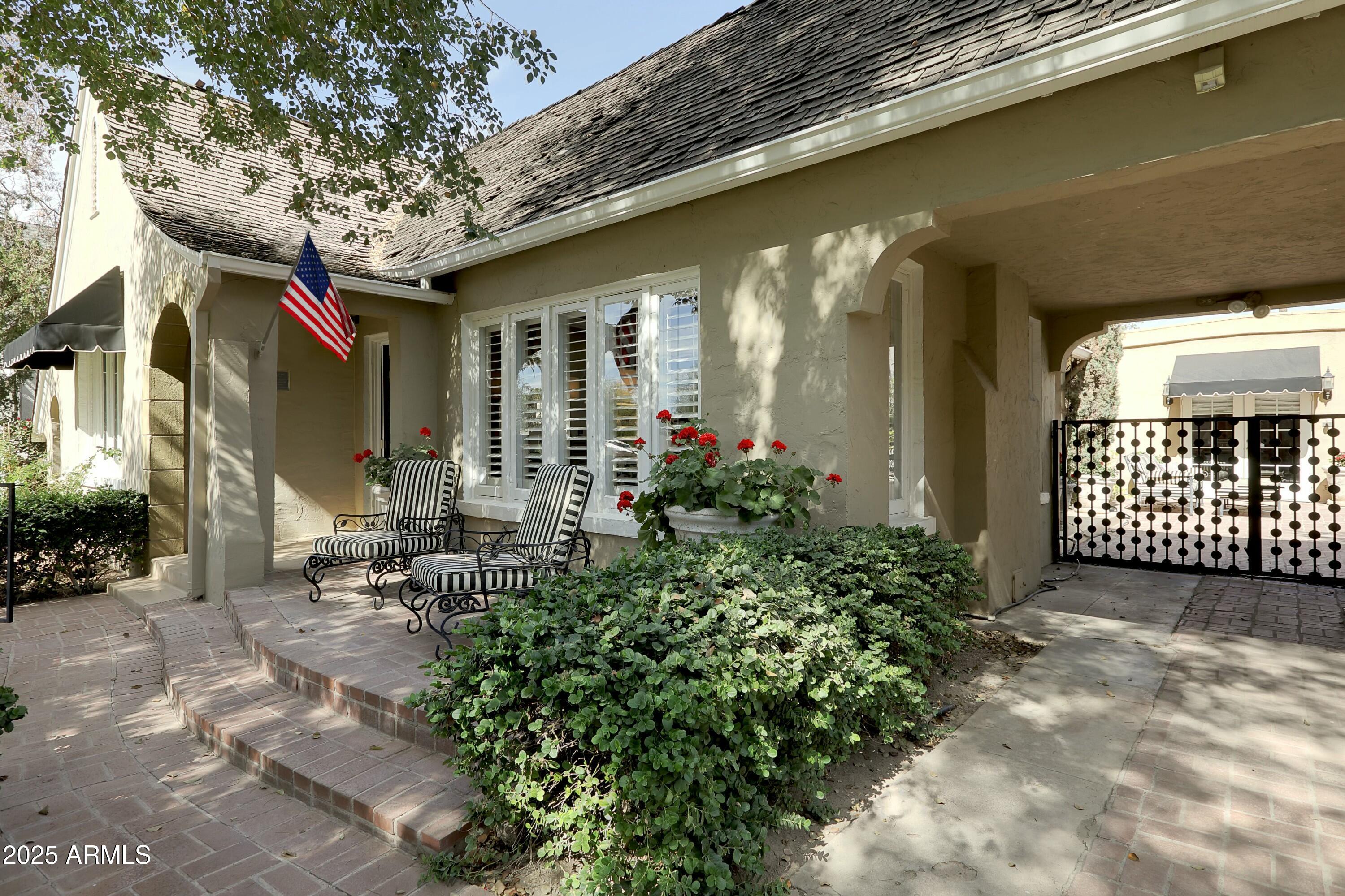 34 W VERNON Avenue
