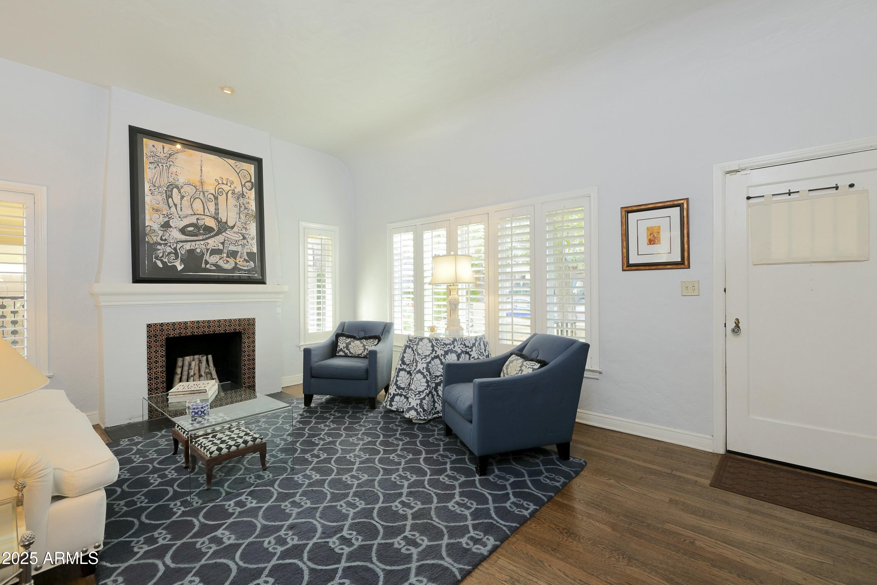 34 W VERNON Avenue
