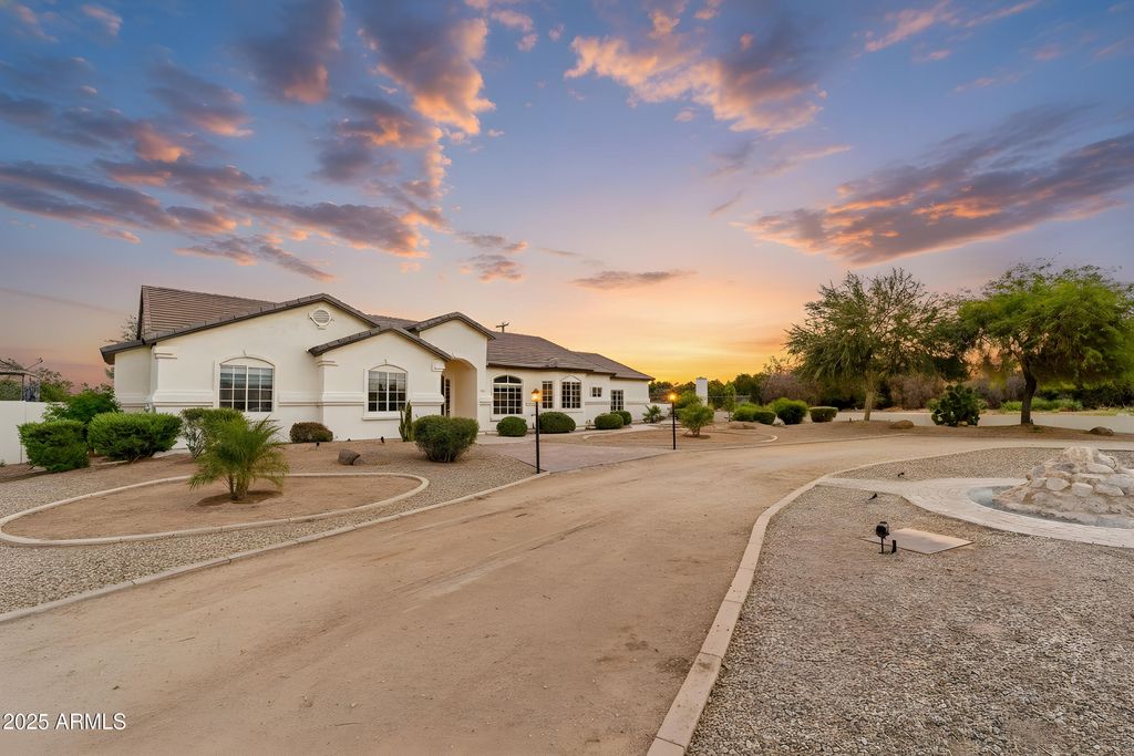 Photo of 24325 S 183rd Place, Gilbert, AZ 85298 (MLS # 6931911)