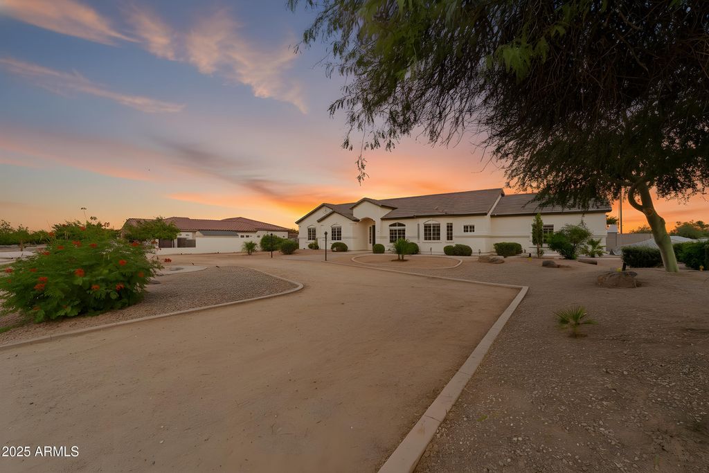 Photo of 24325 S 183rd Place, Gilbert, AZ 85298 (MLS # 6931911)