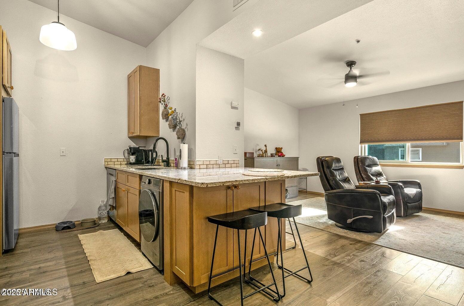 1185 W UNIVERSITY Avenue 228