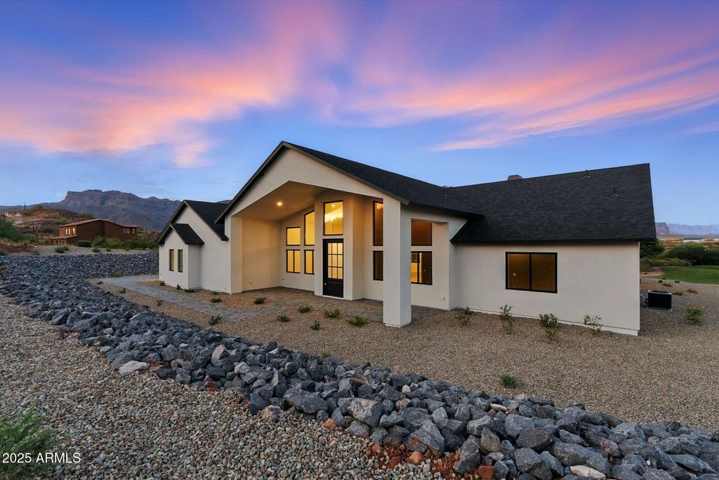 Photo of 4009 S Veronica Lane, Gold Canyon, AZ 85118 (MLS # 6899804)