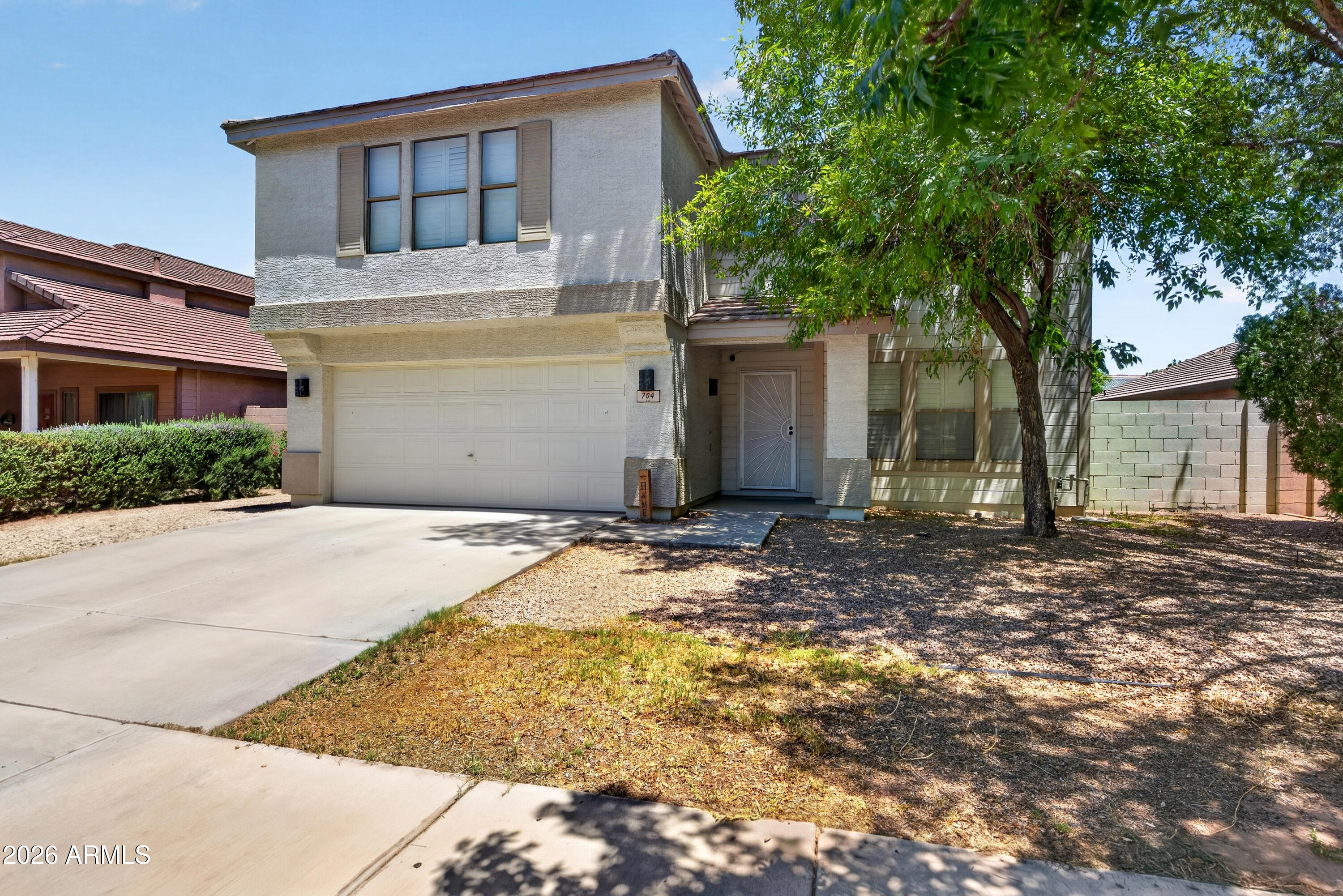 704 W LA PRYOR Lane