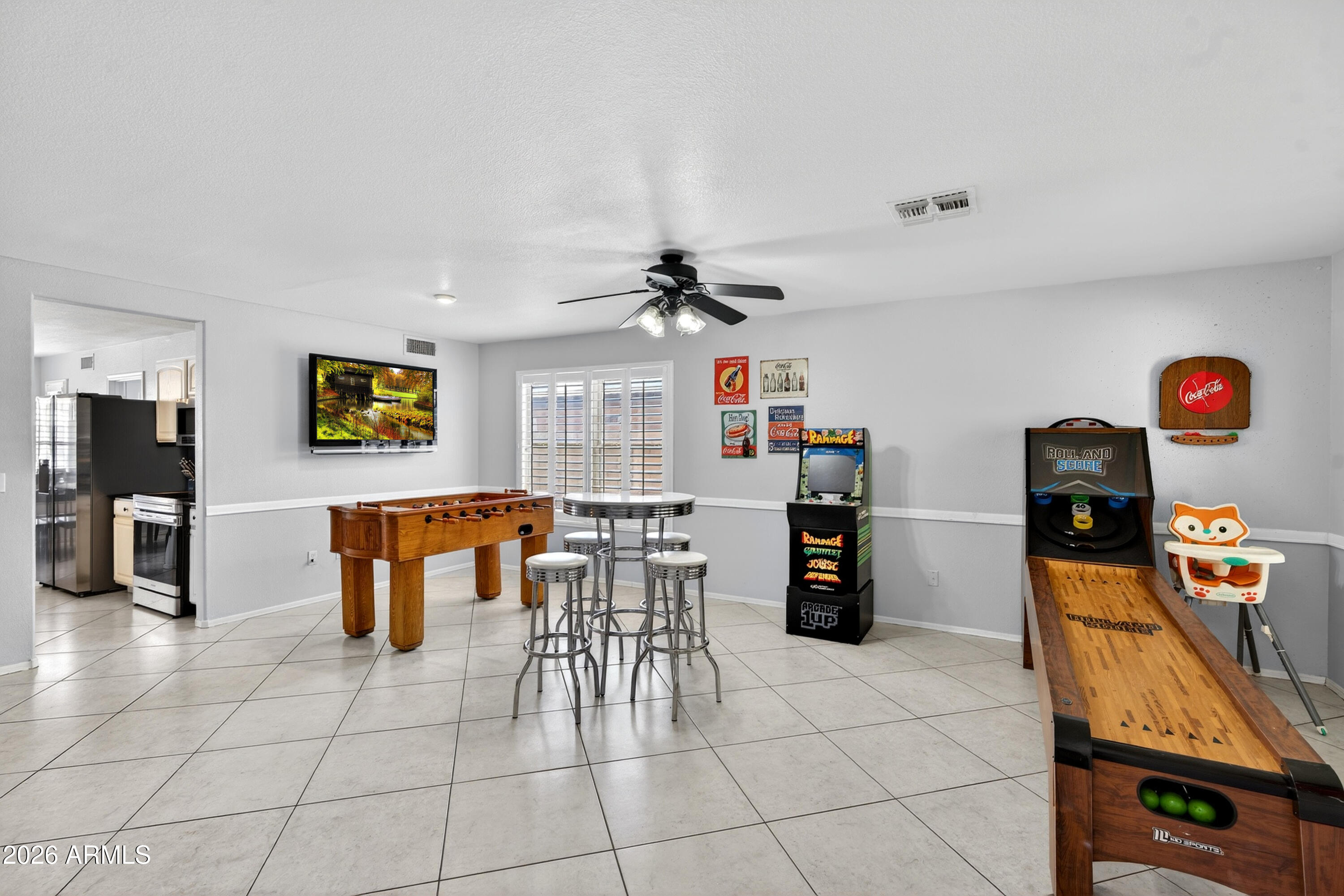 704 W LA PRYOR Lane