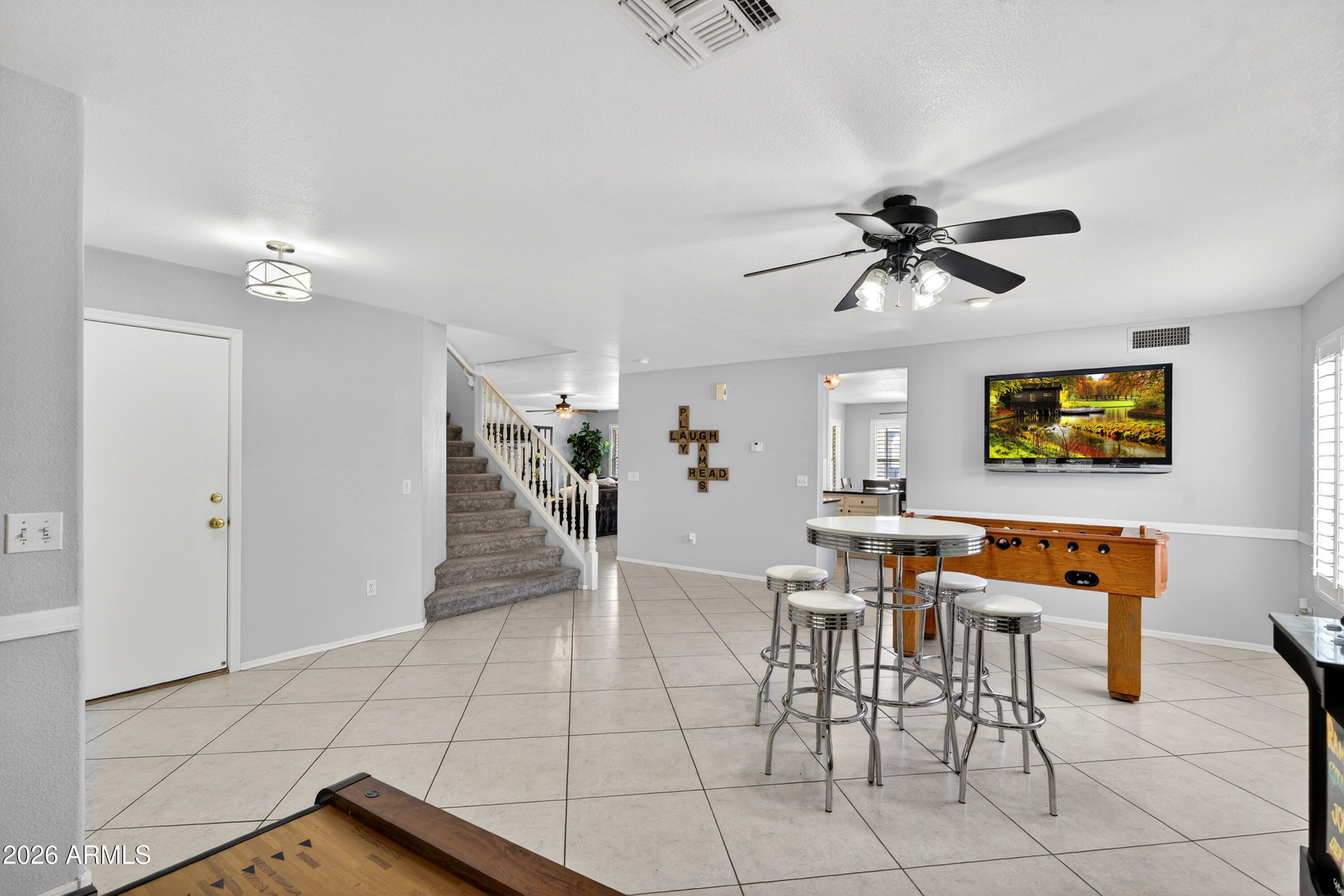 704 W LA PRYOR Lane