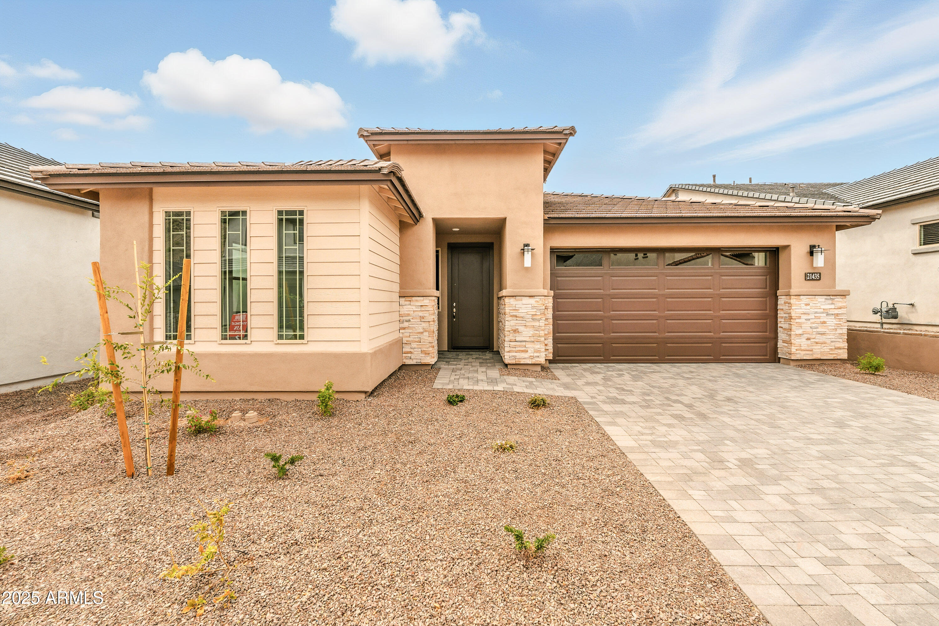 21435 W MEADOWBROOK Avenue