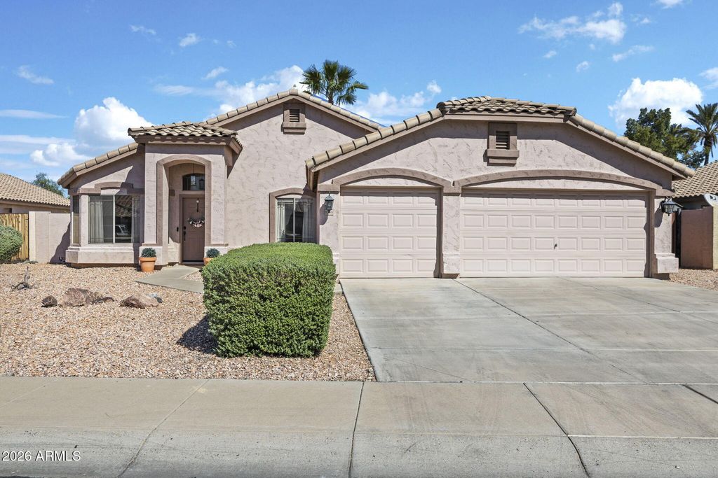 Photo of 8336 W Stella Way, Glendale, AZ 85305 (MLS # 6999239)