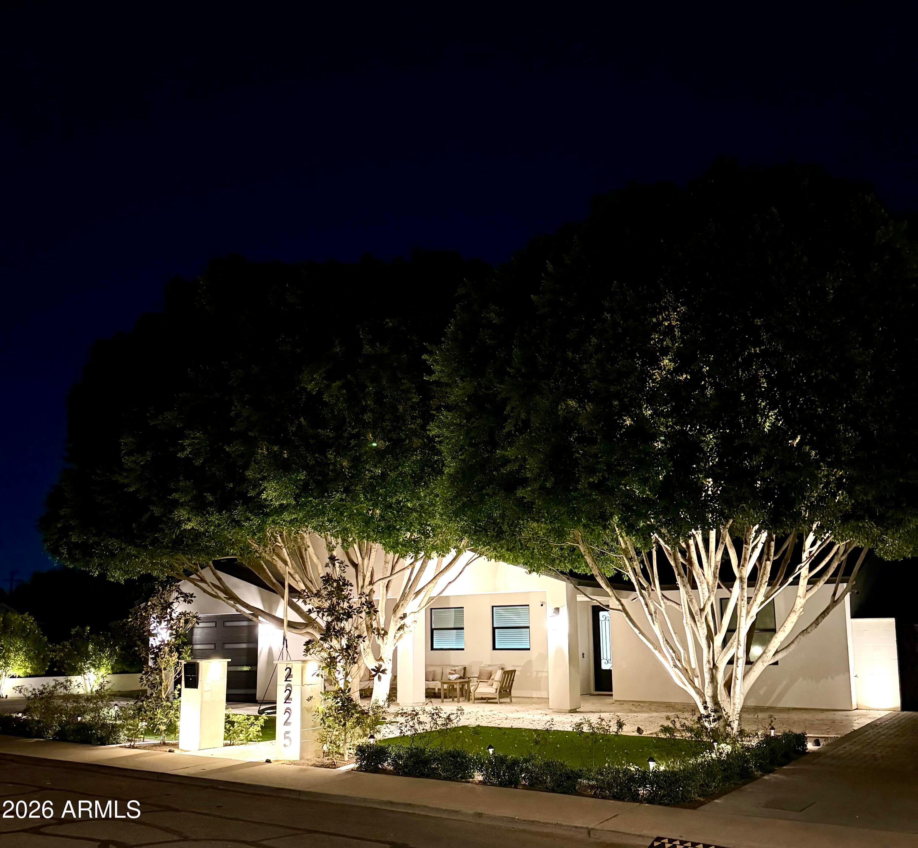 2225 E AMELIA Avenue
