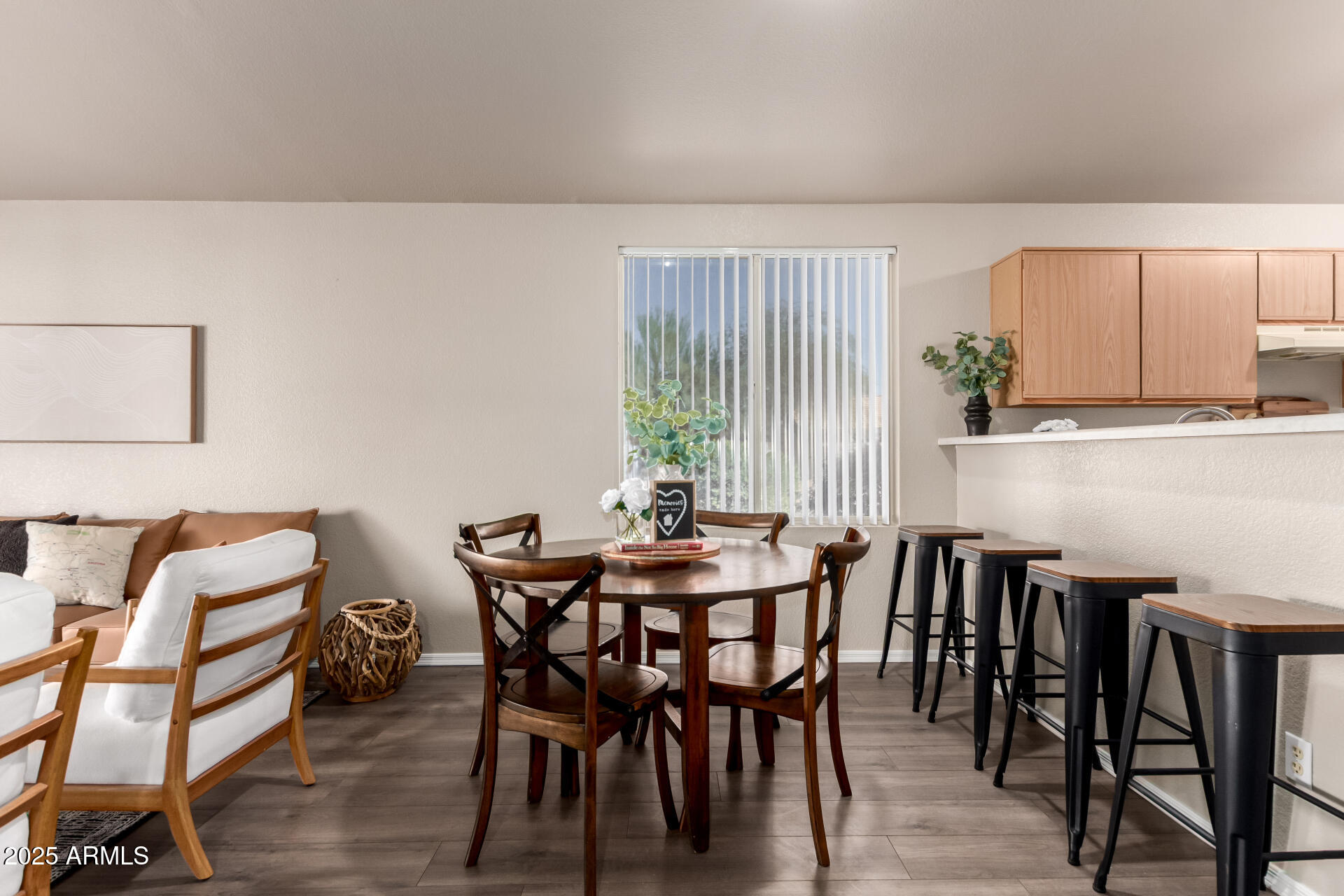 1752 W RENAISSANCE Avenue