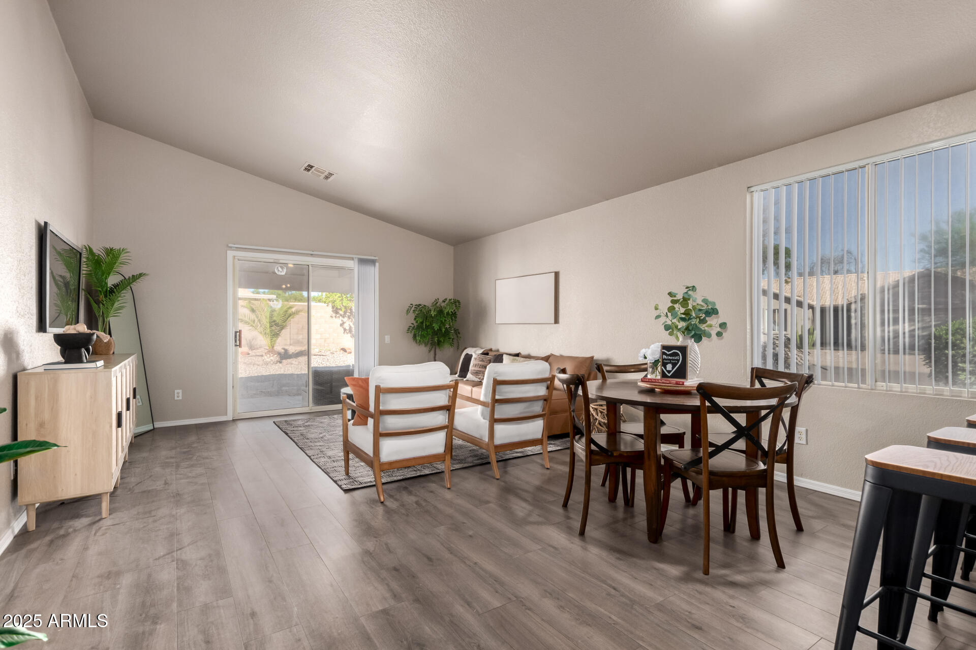 1752 W RENAISSANCE Avenue