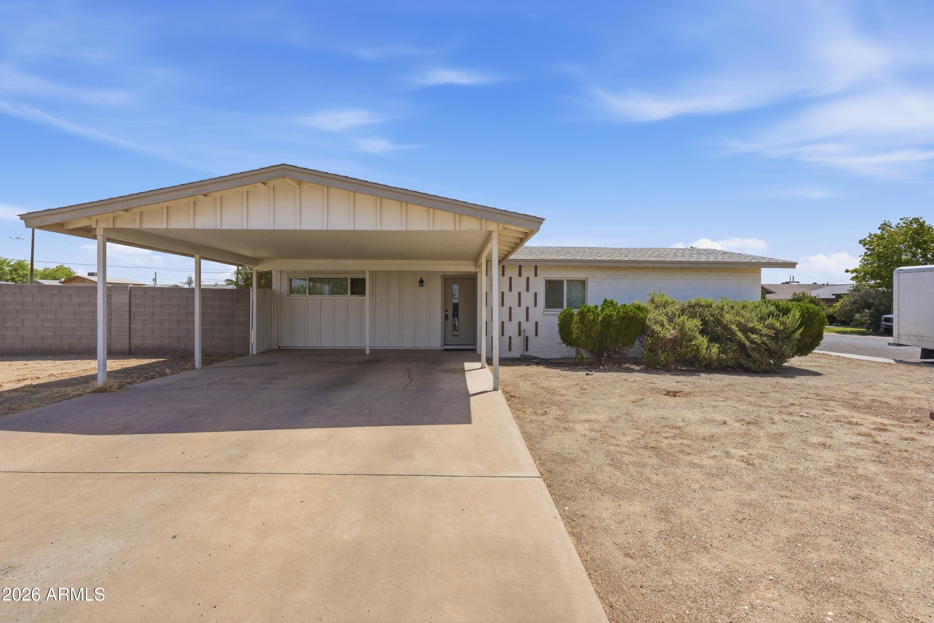5630 W WILSHIRE Drive