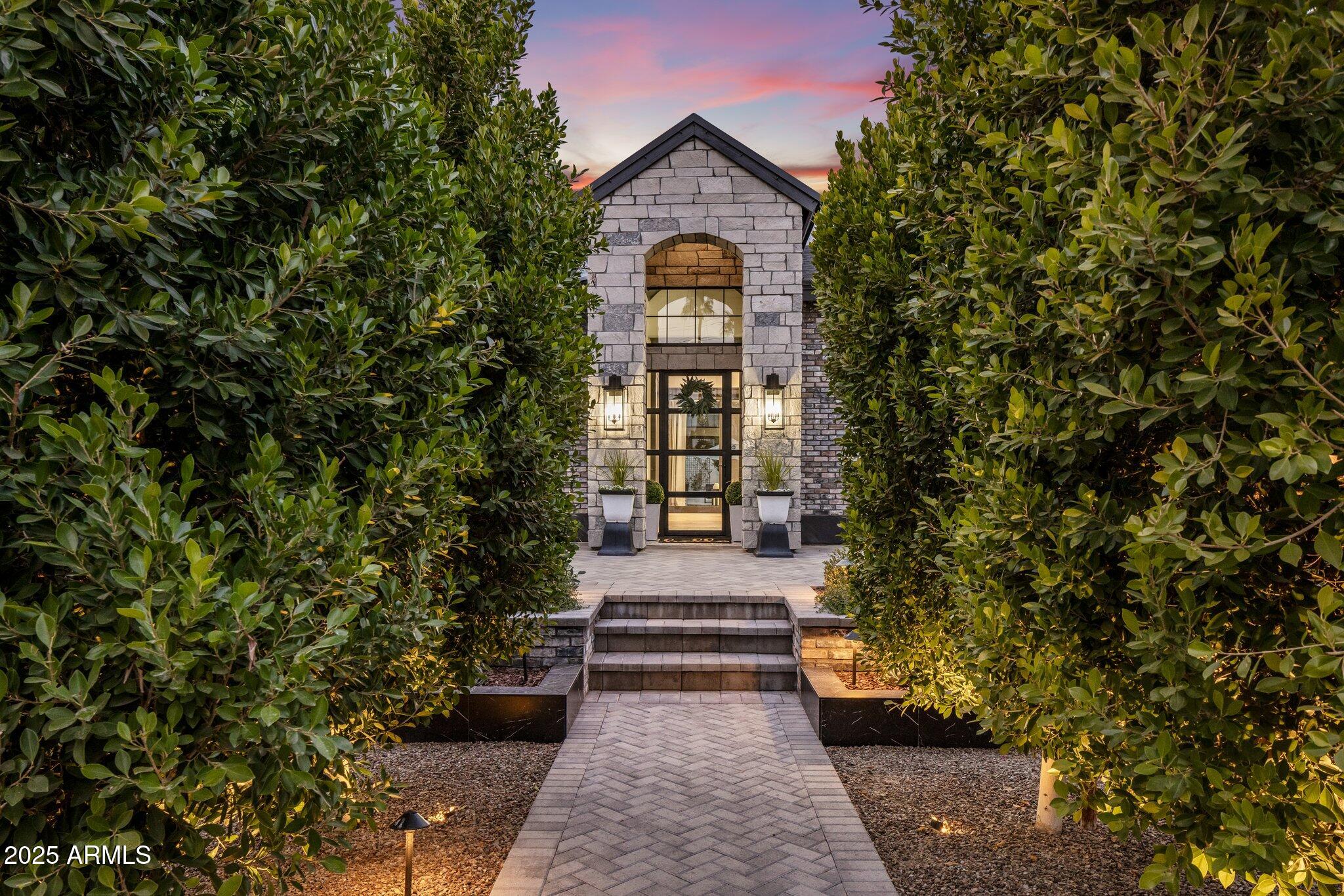 5712 E CALLE CAMELIA --