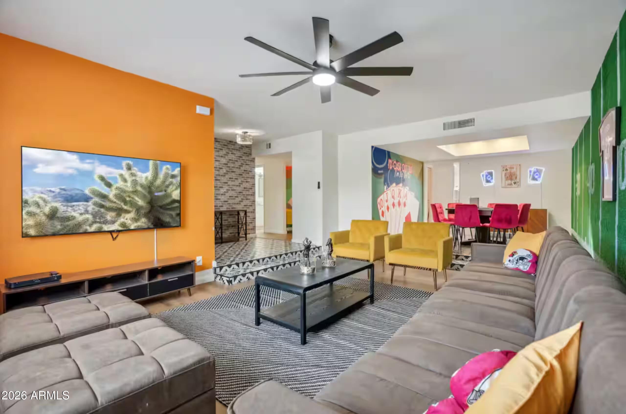 6101 E CORRINE Drive
