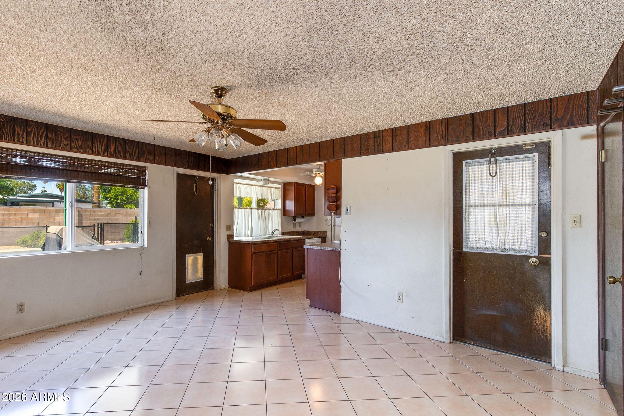 2902 W LAUREL Lane