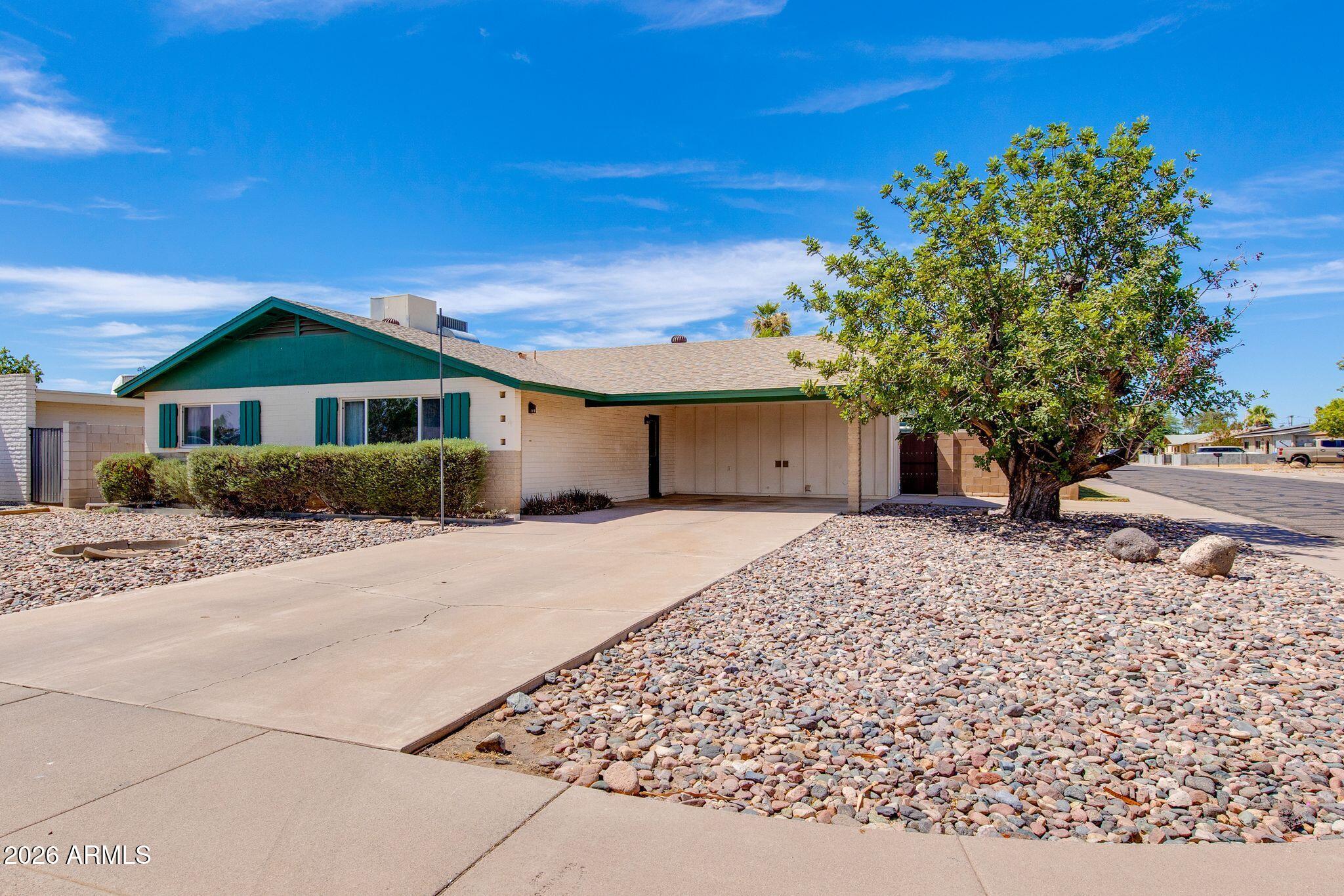 2902 W LAUREL Lane