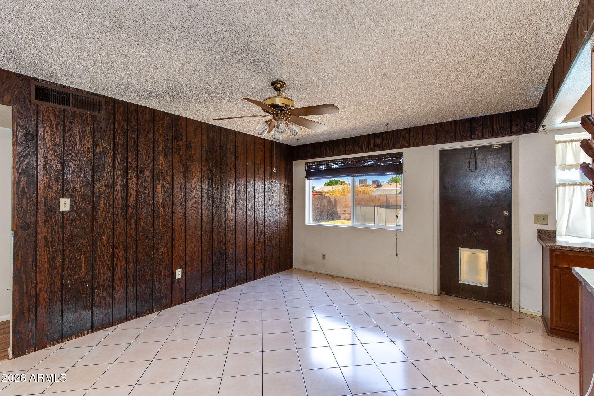 2902 W LAUREL Lane