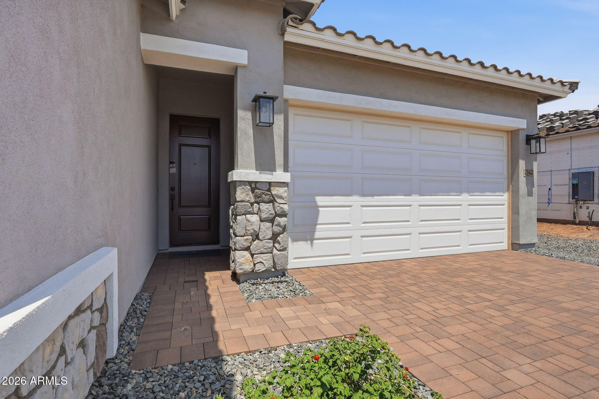 2942 E MANZANILA Avenue