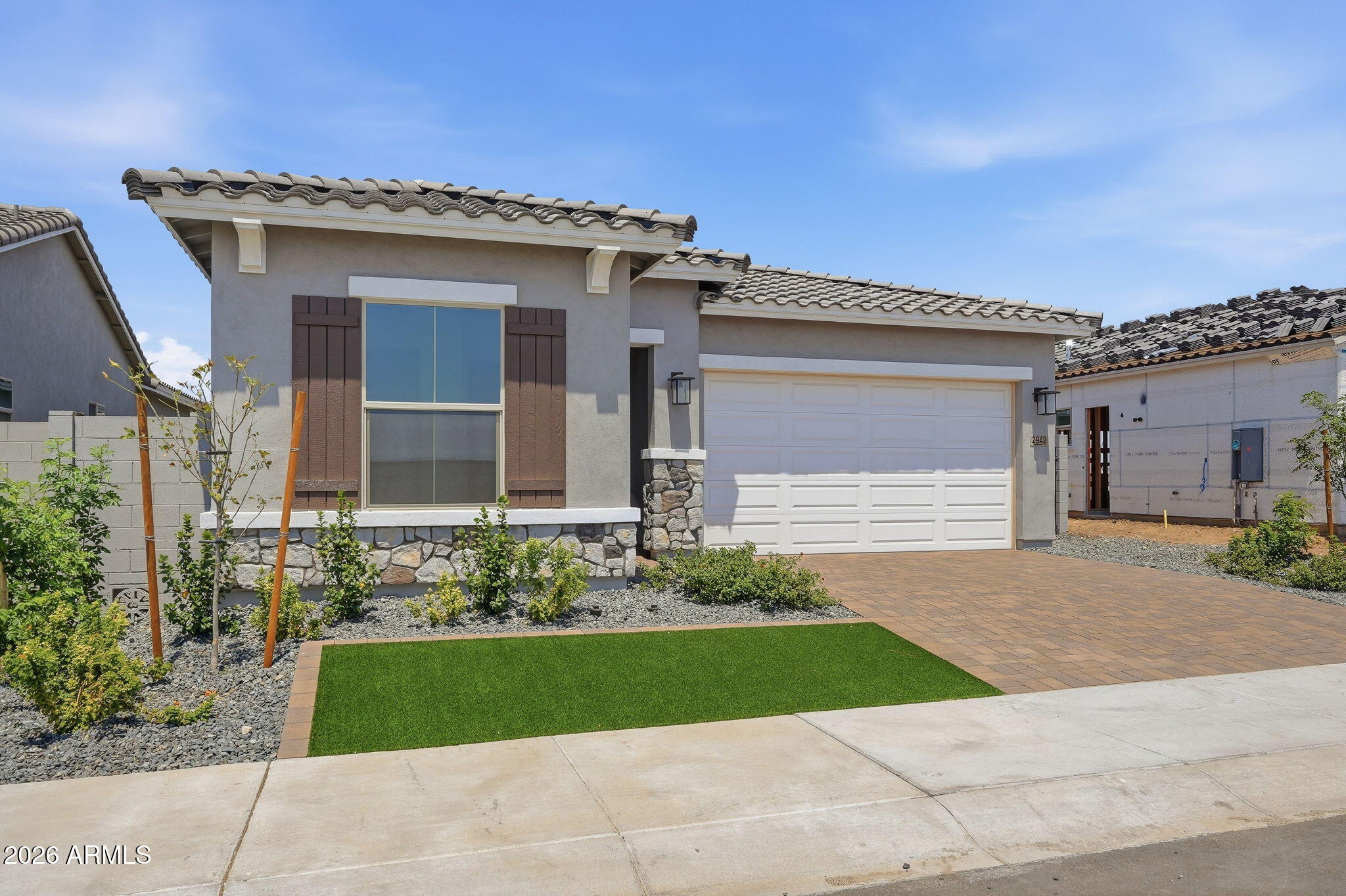 2942 E MANZANILA Avenue