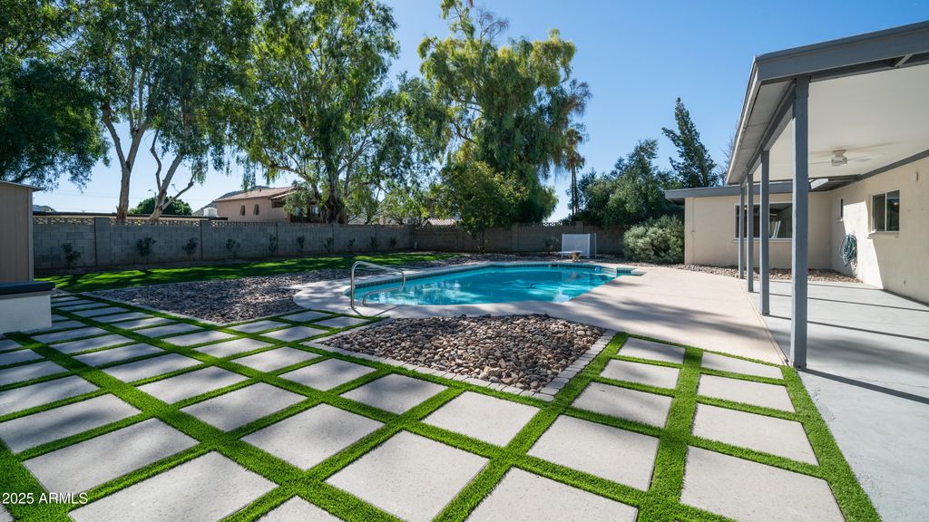 Photo of 141 E Eugie Avenue, Phoenix, AZ 85022 (MLS # 6936861)