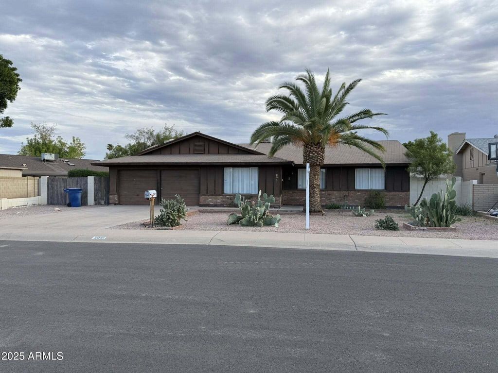 Photo of 2041 E Radcliffe Drive, Tempe, AZ 85283 (MLS # 6922508)