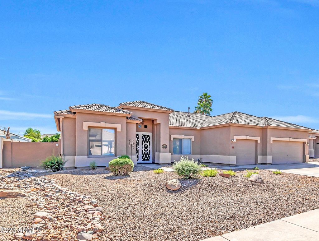 Photo of 75 E Elgin Street, Gilbert, AZ 85295 (MLS # 6929238)