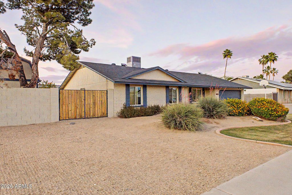 Photo of 4416 E Kelton Lane, Phoenix, AZ 85032 (MLS # 7013422)