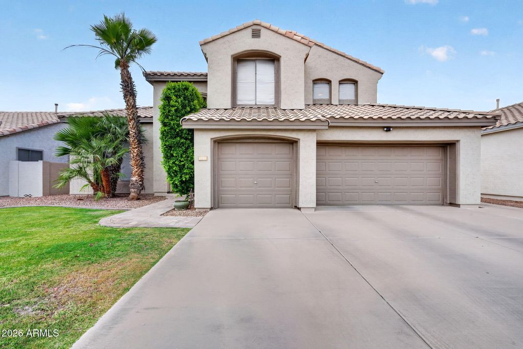 Photo of 1880 E Commerce Avenue, Gilbert, AZ 85234 (MLS # 7026915)