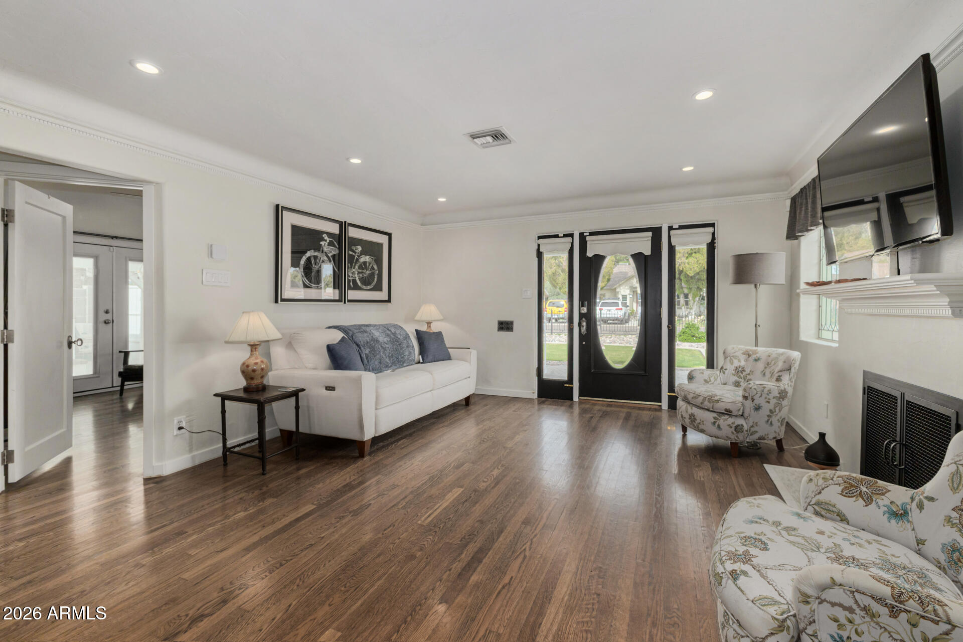 521 W MARIPOSA Street