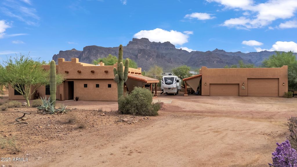 Photo of 613 S Val Vista Road, Apache Junction, AZ 85119 (MLS # 6932429)