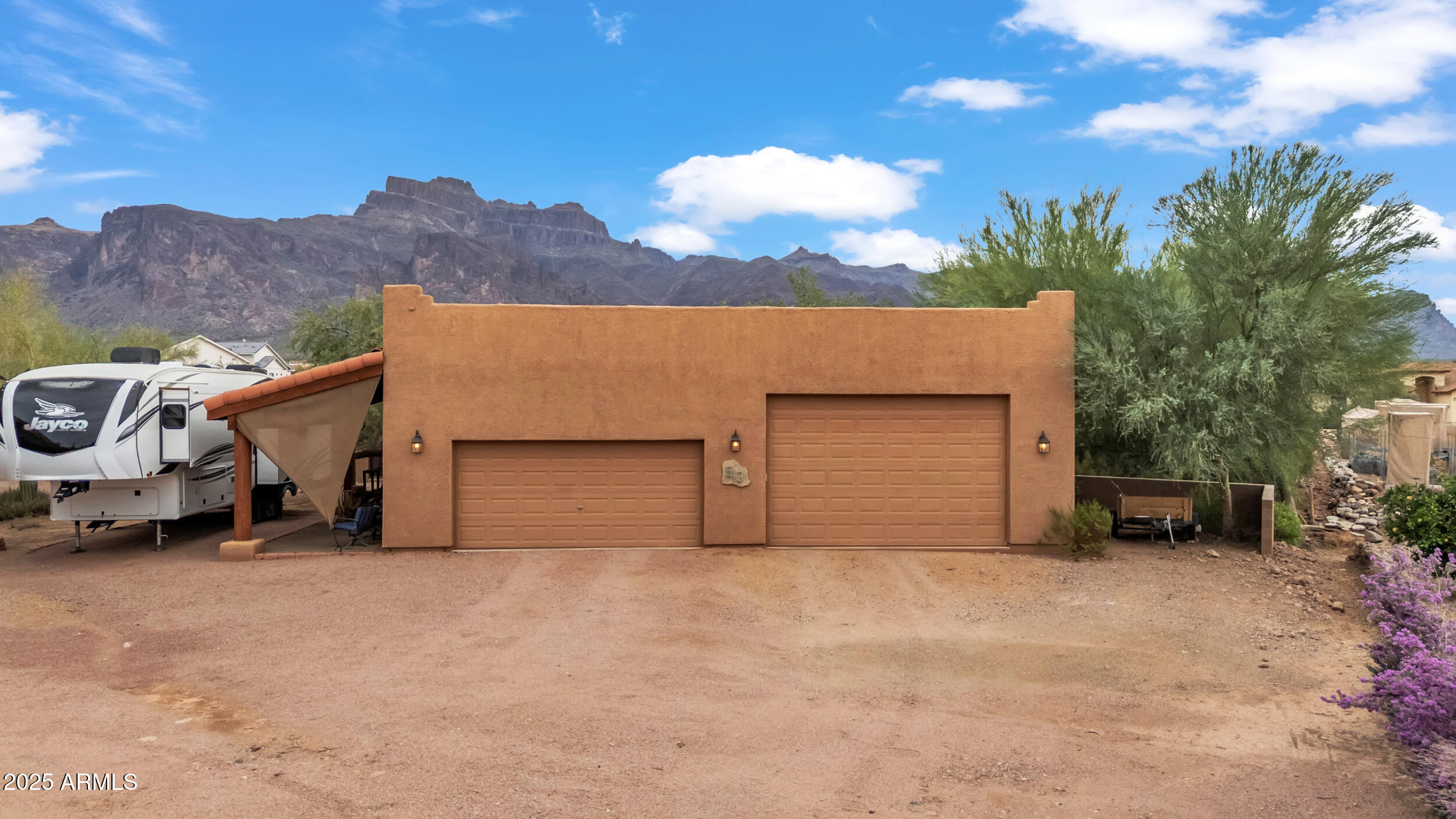 613 S VAL VISTA Road