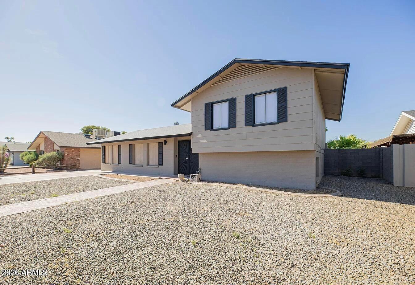 1646 E HERMOSA Drive