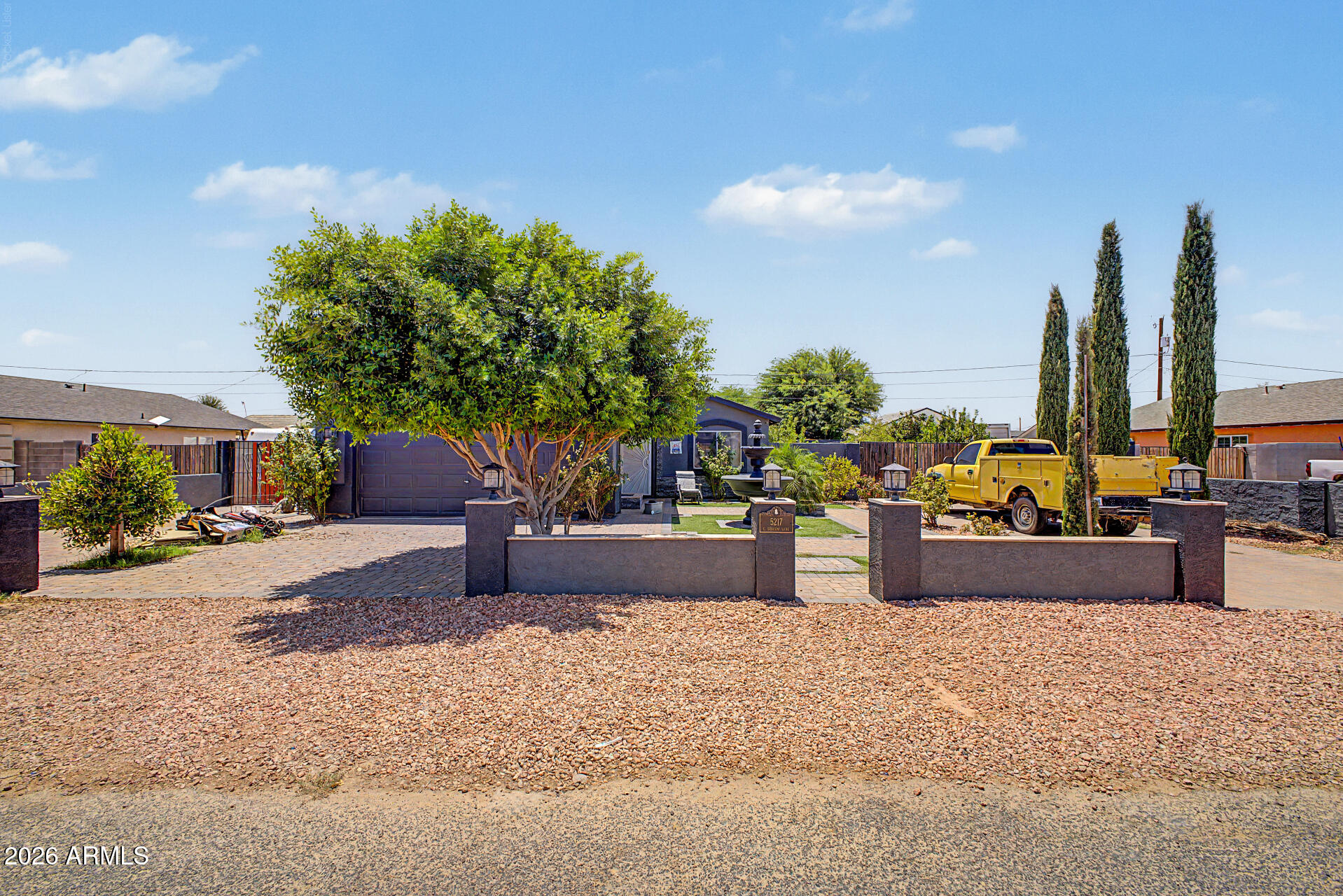 5217 E SHADOW Lane