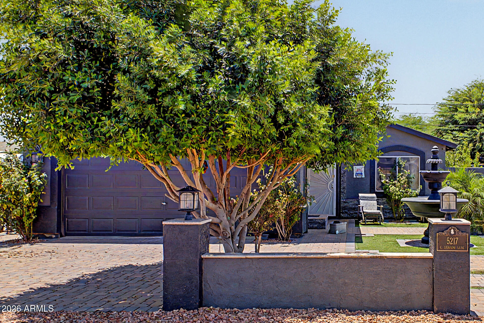 5217 E SHADOW Lane