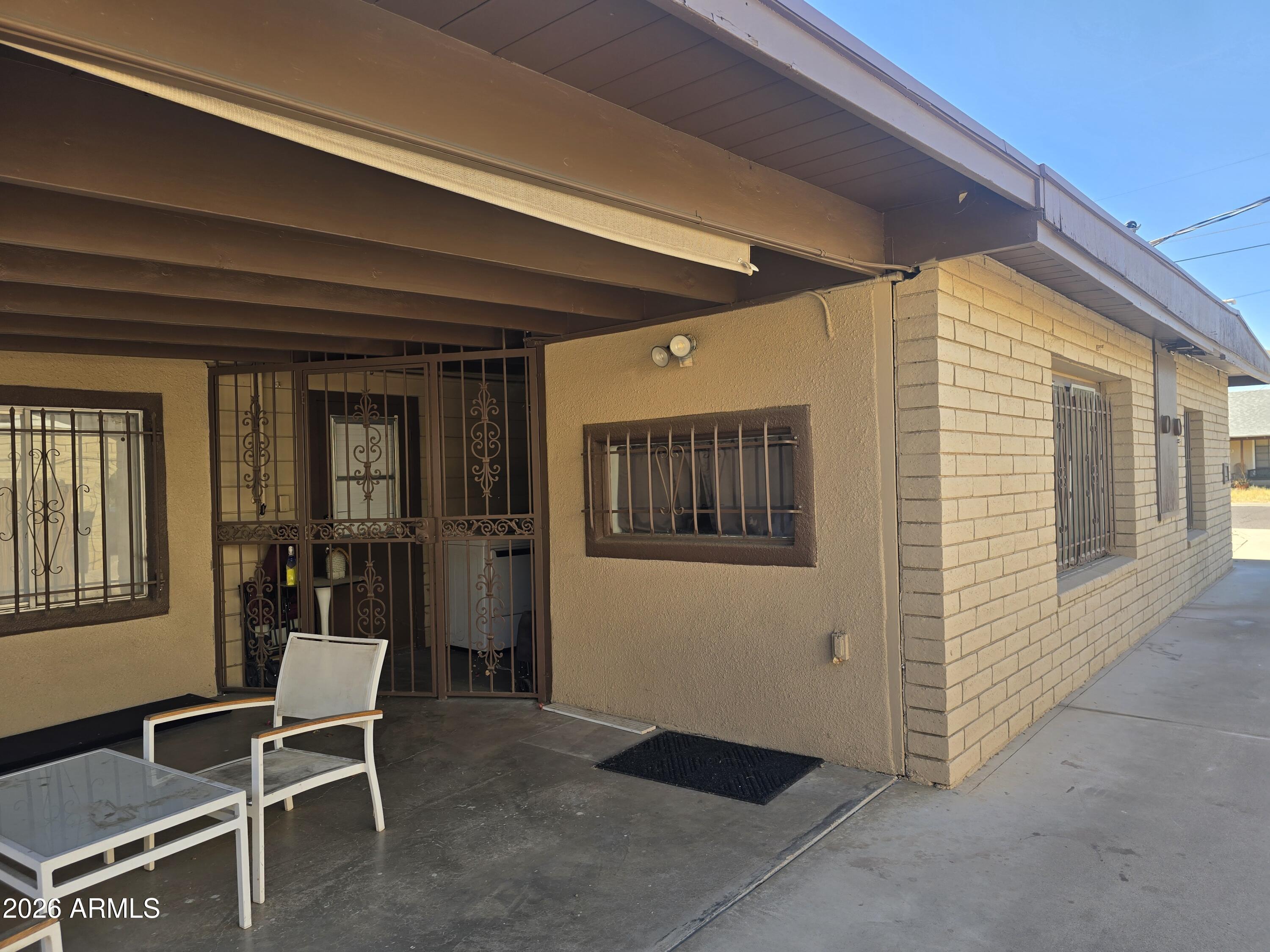 746 W COOLIDGE Street