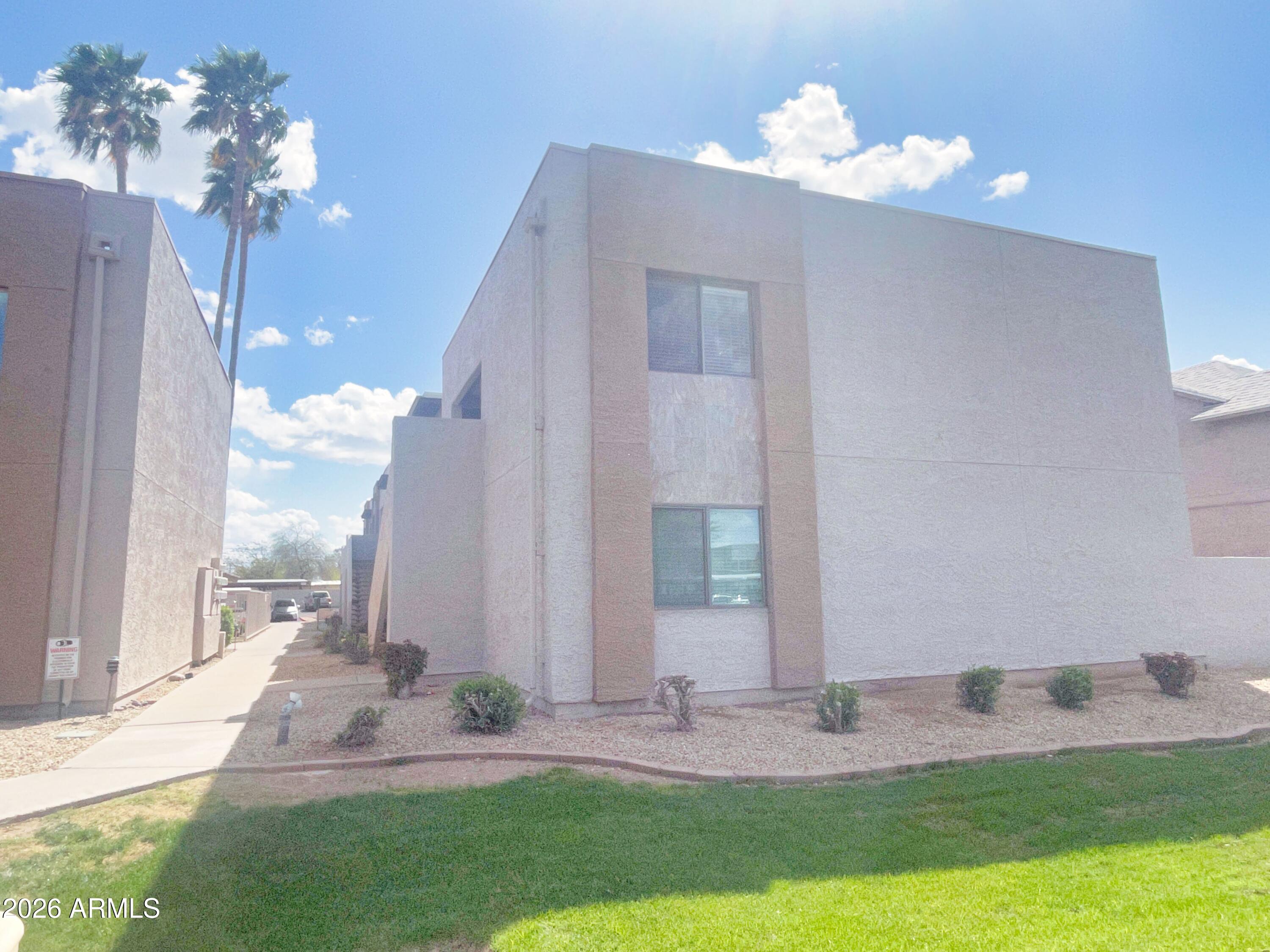 1065 W 1st Street 204