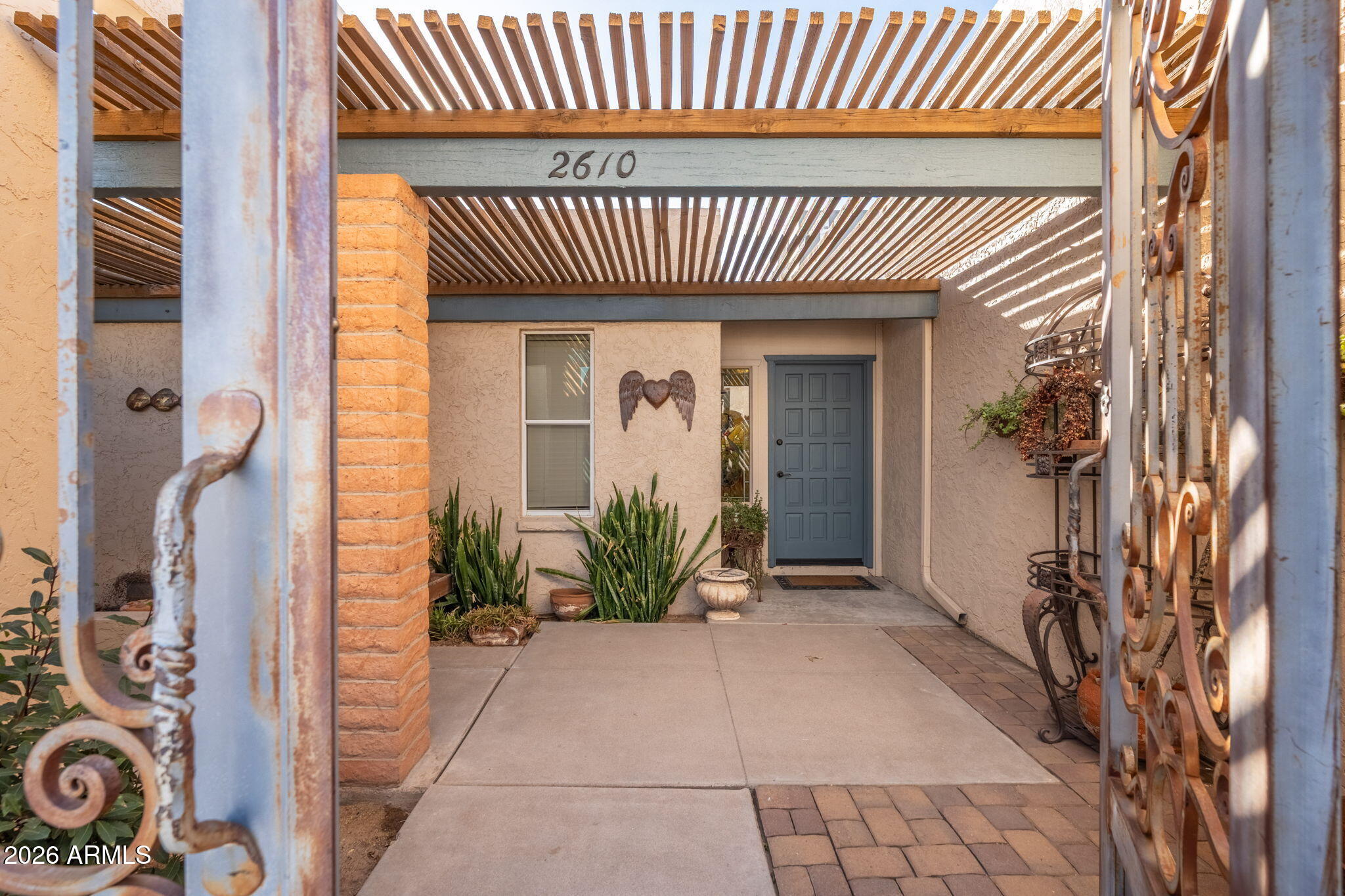 2011 E LOMA VISTA Drive