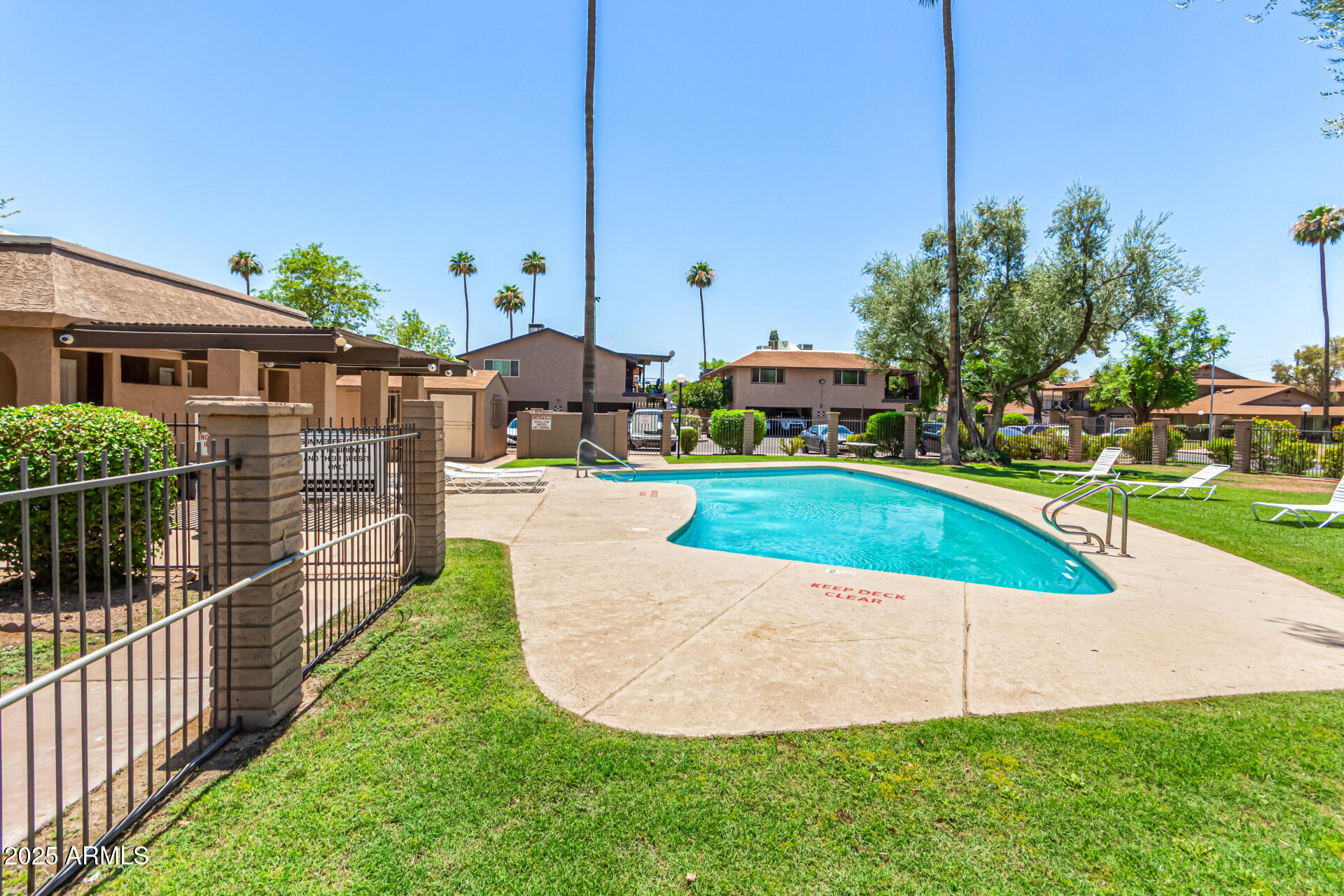 8532 E PORTLAND Street