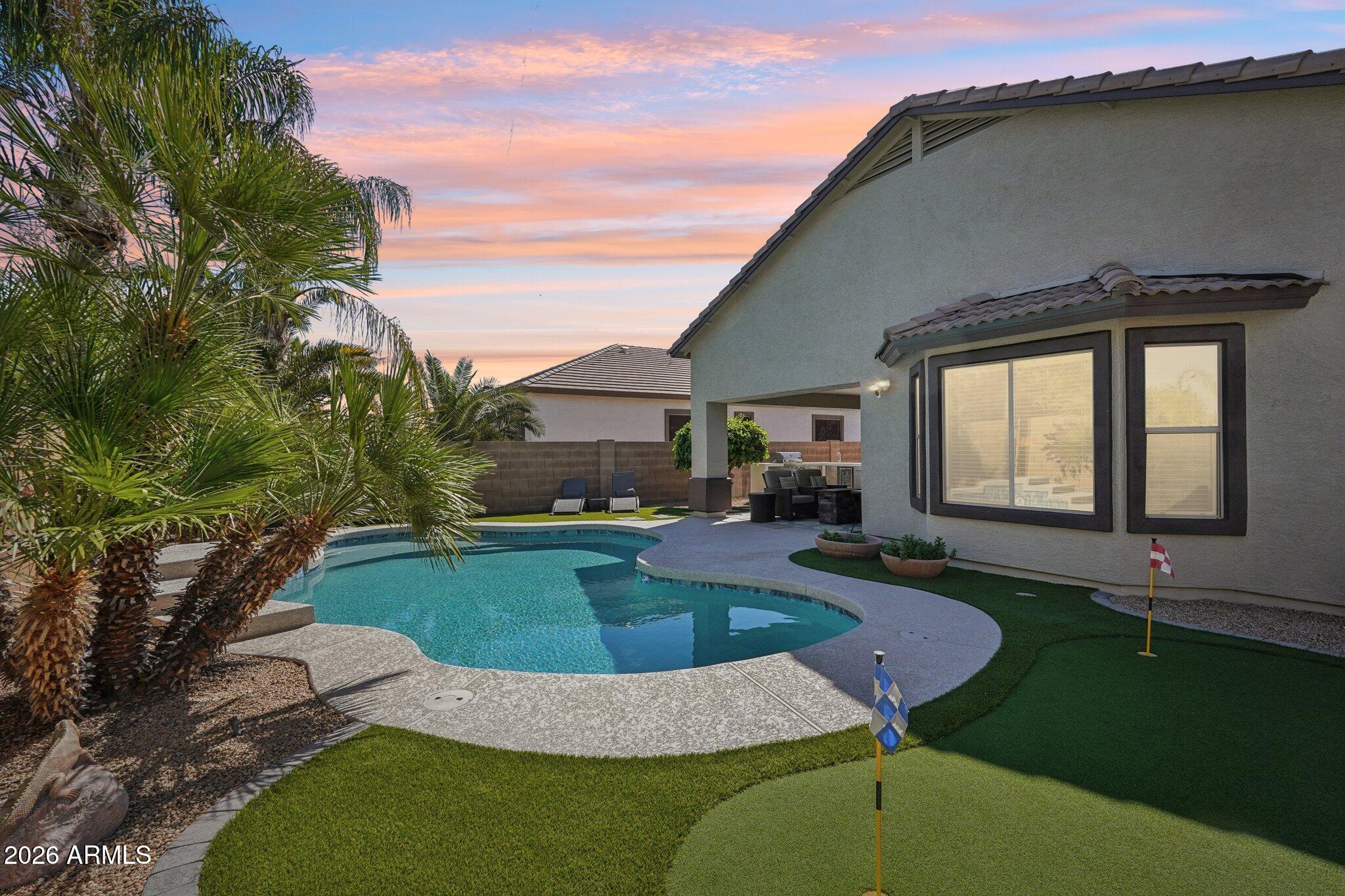 2004 W GOLDMINE MOUNTAIN Drive