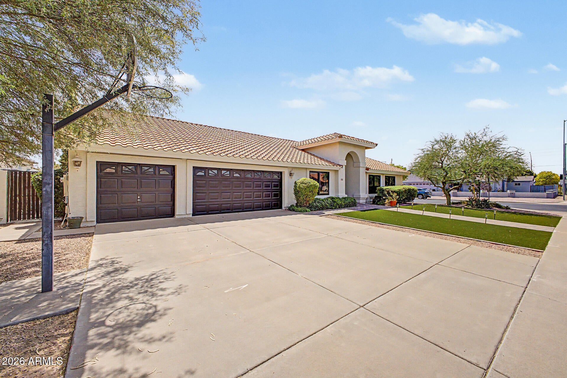 2833 E HERMOSA VISTA Drive