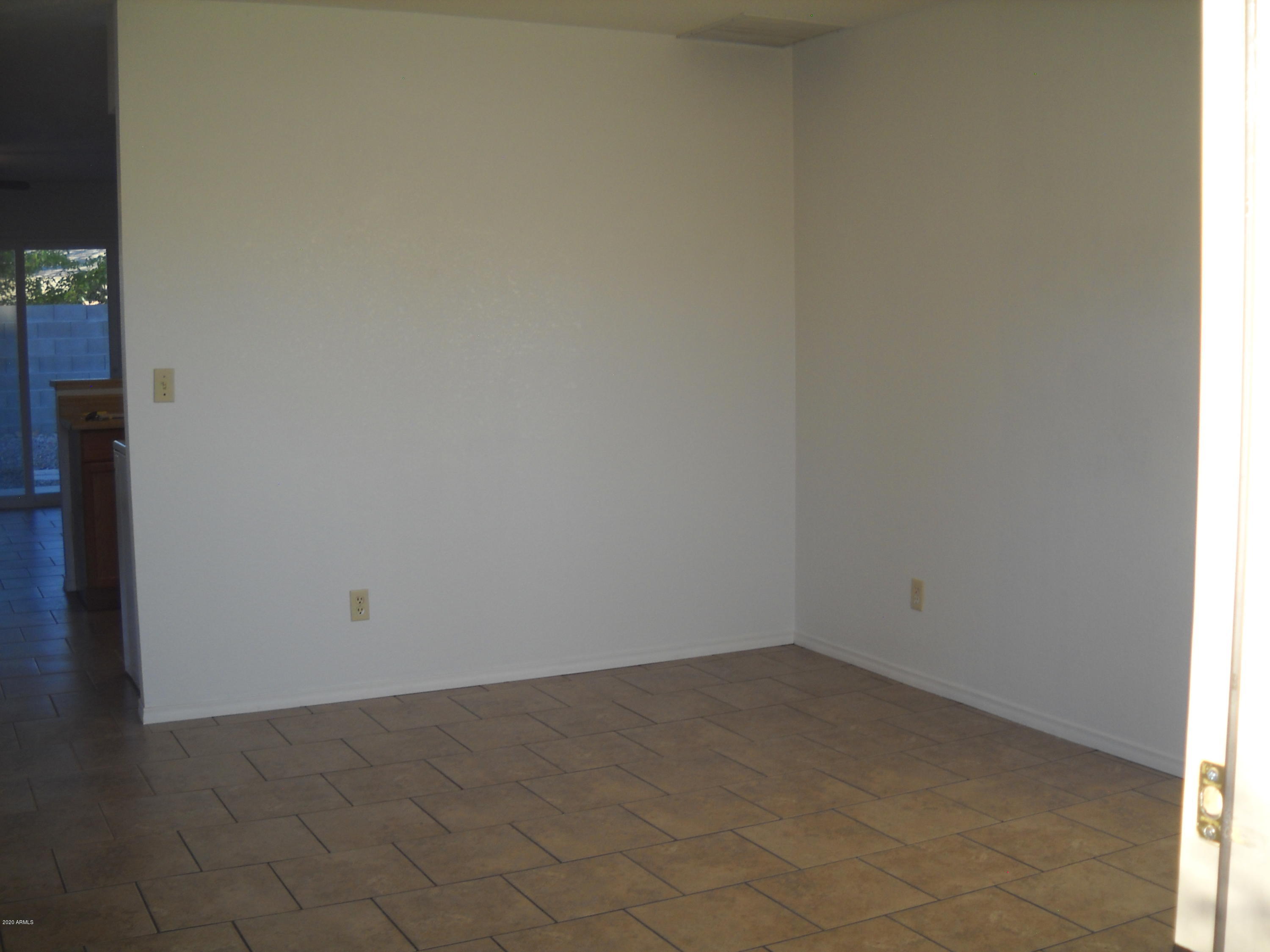 LONDON SQUARE UNIT 2 - Residential