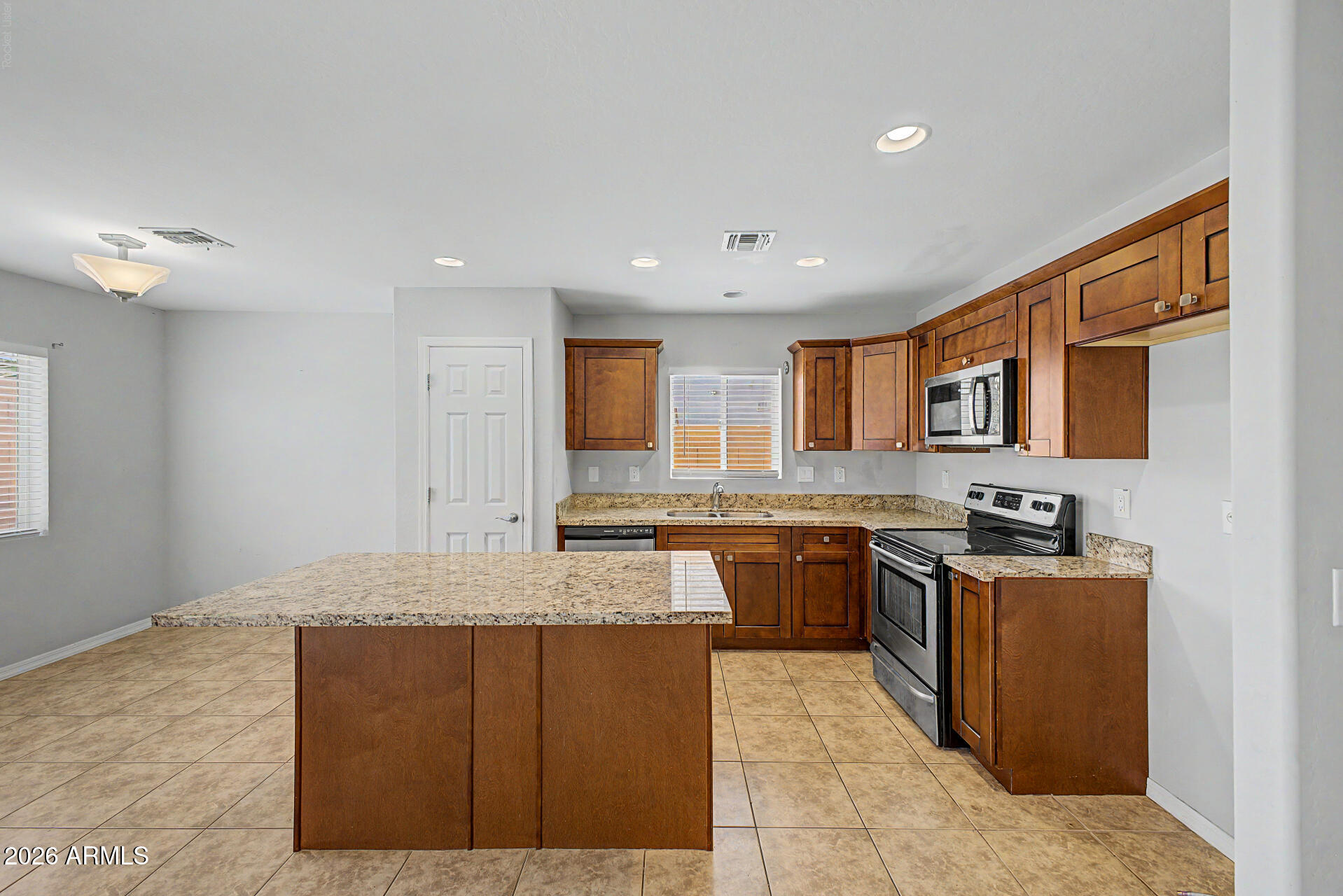 423 W ALICIA Drive
