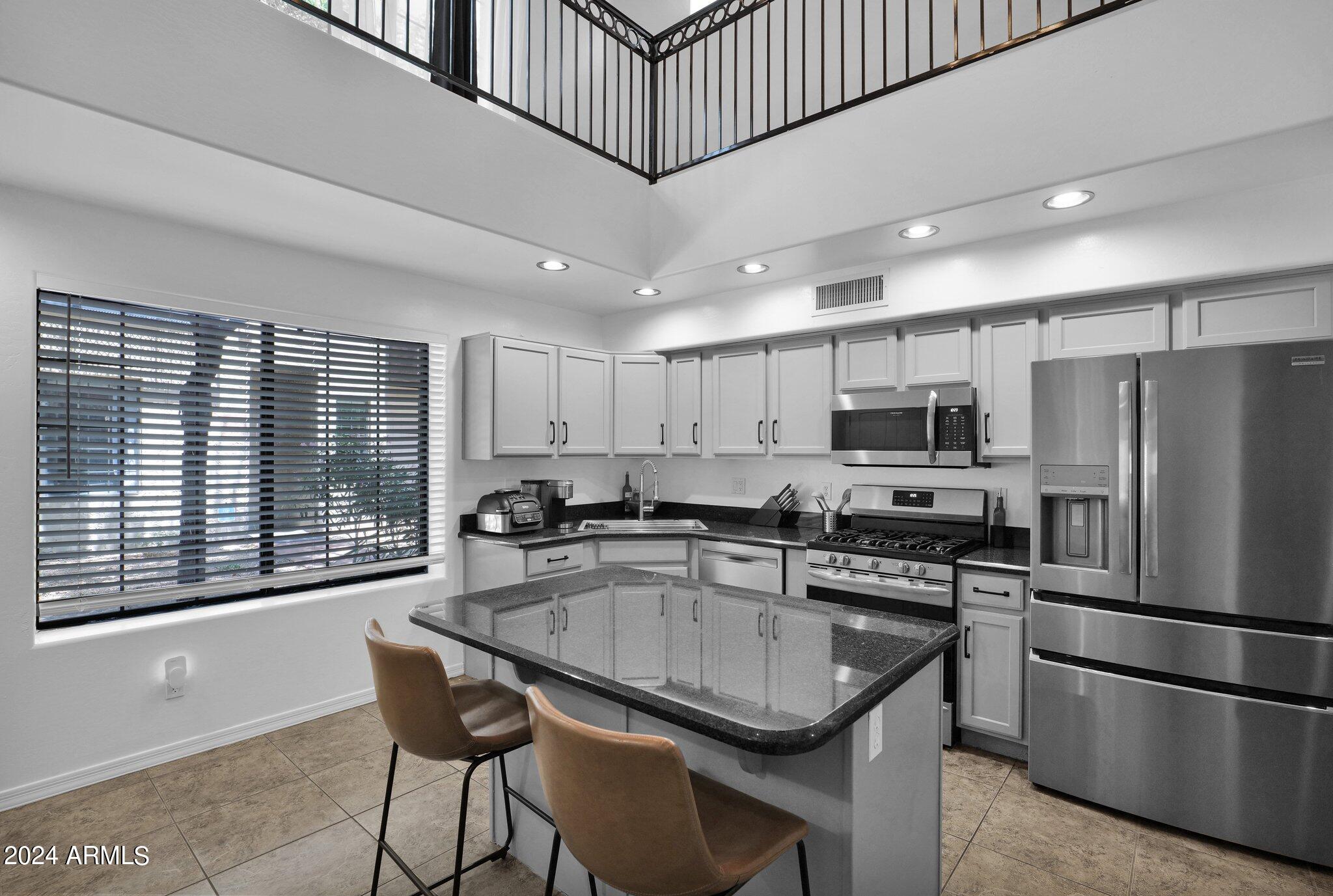 3432 E LANCE Lane